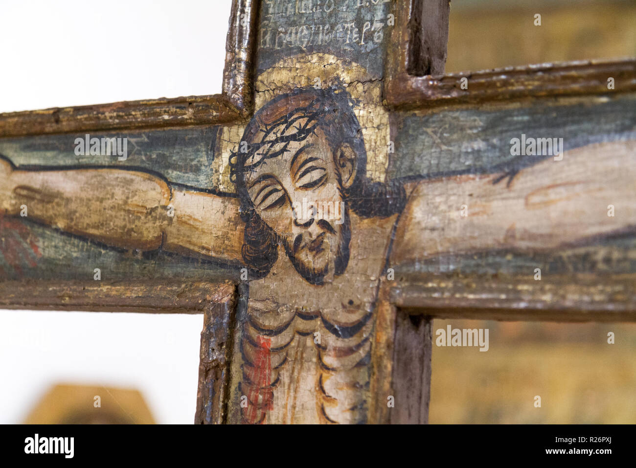 Bardejov, Slowakei. 9. August 2018. Ein Symbol Kreuz mit Jesus gekreuzigt. Aus einer byzantinischen Kirche. Derzeit in einem Museum in Bardejov. Stockfoto