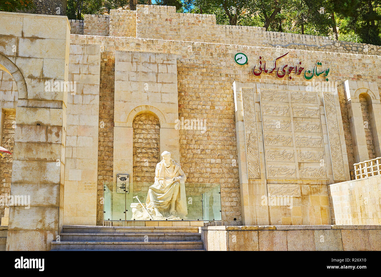 SHIRAZ, IRAN - Oktober 13, 2017: Khwaju Kermani Denkmal auf dem Berg im Park des Koran Tor entfernt, das am 13. Oktober in Shiraz. Stockfoto