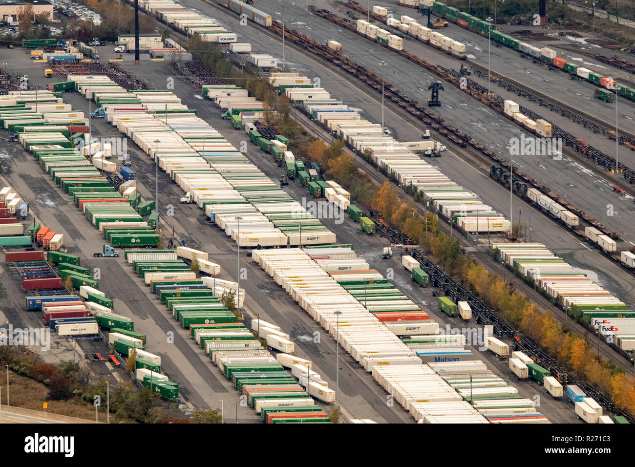 Helikopter Luftbild der Behälter und Waggons, Kearney, New Jersey, USA Stockfoto