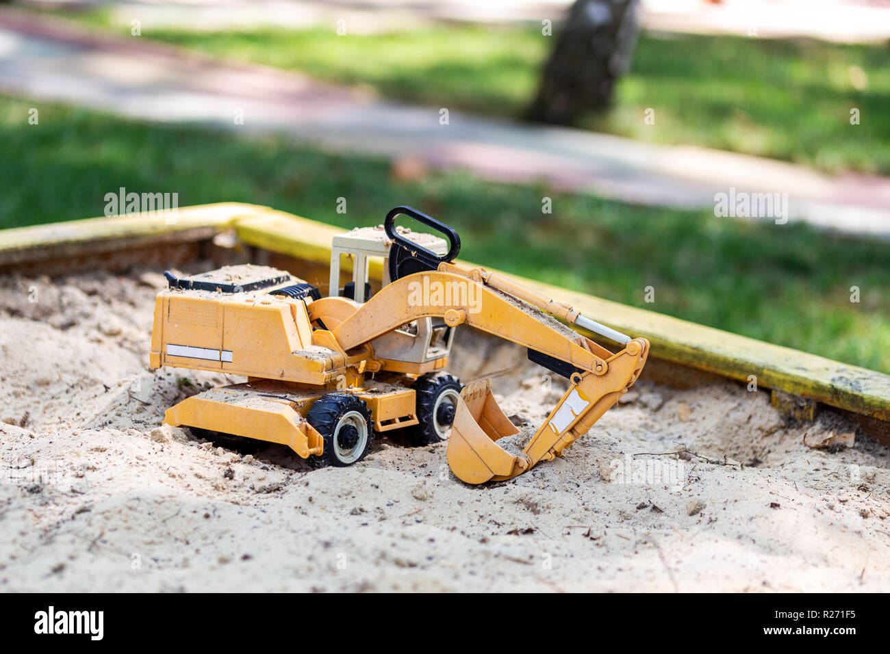 Spielzeug Bagger Stockfotos und bilder Kaufen Alamy Suchergebnis auf für: sandkasten bagger: Spielzeug