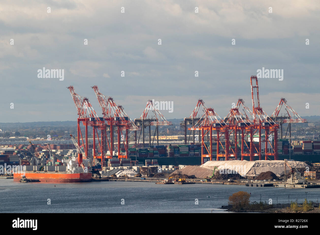 Helikopter Luftbild von Kränen in Port Elizabeth, New Jersey, USA Stockfoto