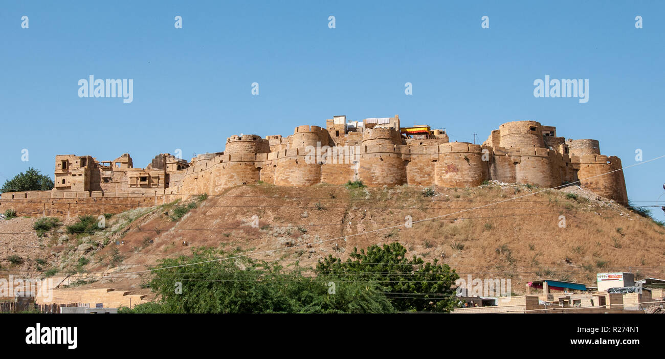 Die mächtigen Befestigungsanlagen der Zitadelle von Jaisalmer am Rande der Wüste Thar Stockfoto