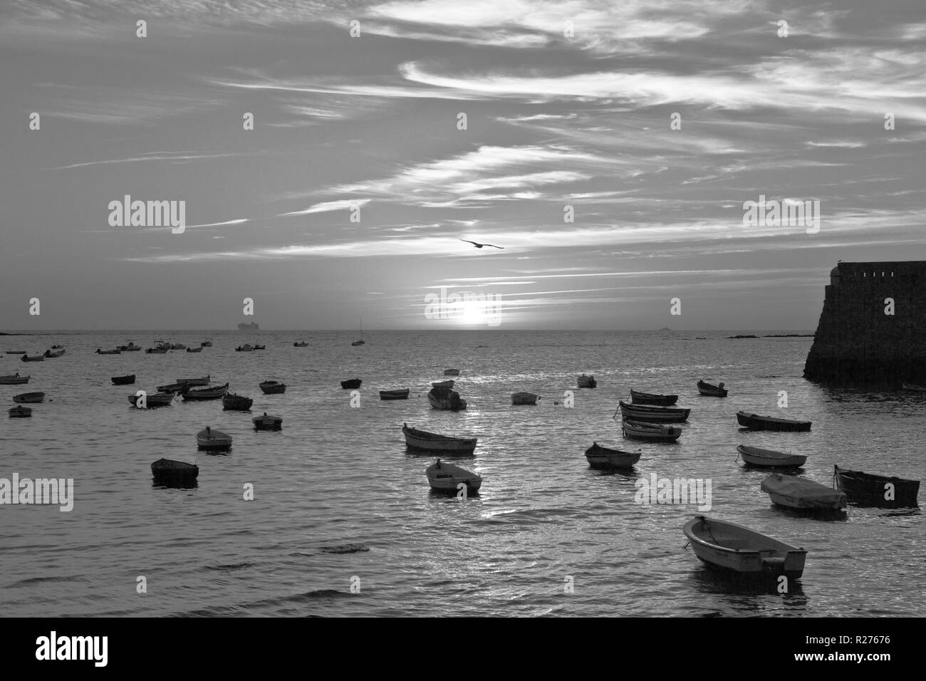 Cádiz ist, in den meisten Punkten, einer typisch andalusischen Stadt mit einer Vielzahl von Perspektiven und gut erhaltenen historischen Wahrzeichen. Stockfoto