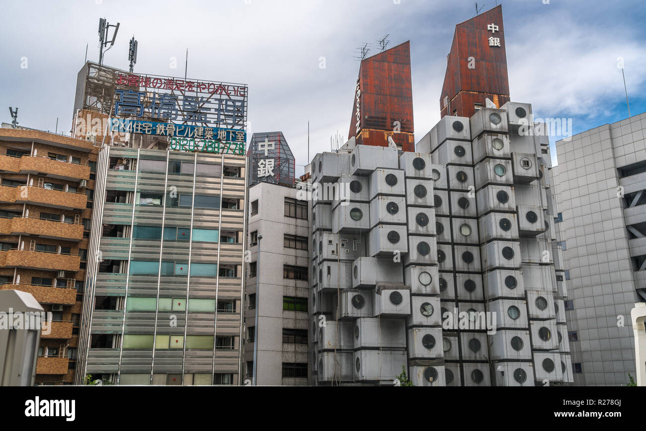 Tokyo, Minato Station - 19. August 2018: Nakagin Capsule Tower. Vom Architekten Kisho Kurokawa konzipiert. Seltene verbleibenden Beispiel japanischer Stoffwechsel Stockfoto