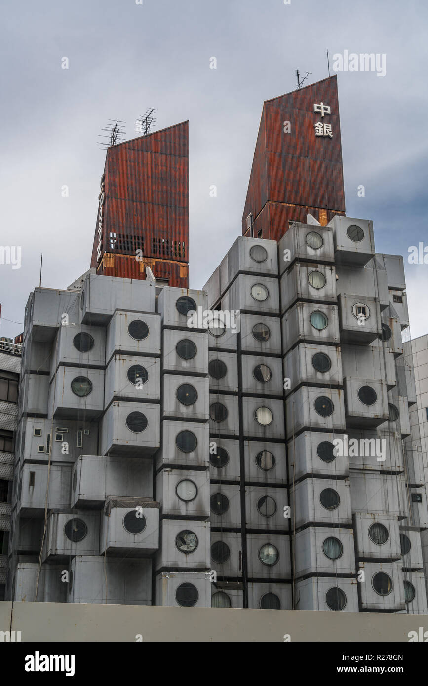 Tokyo, Minato Station - 19. August 2018: Nakagin Capsule Tower. Vom Architekten Kisho Kurokawa konzipiert. Seltene verbleibenden Beispiel japanischer Stoffwechsel Stockfoto