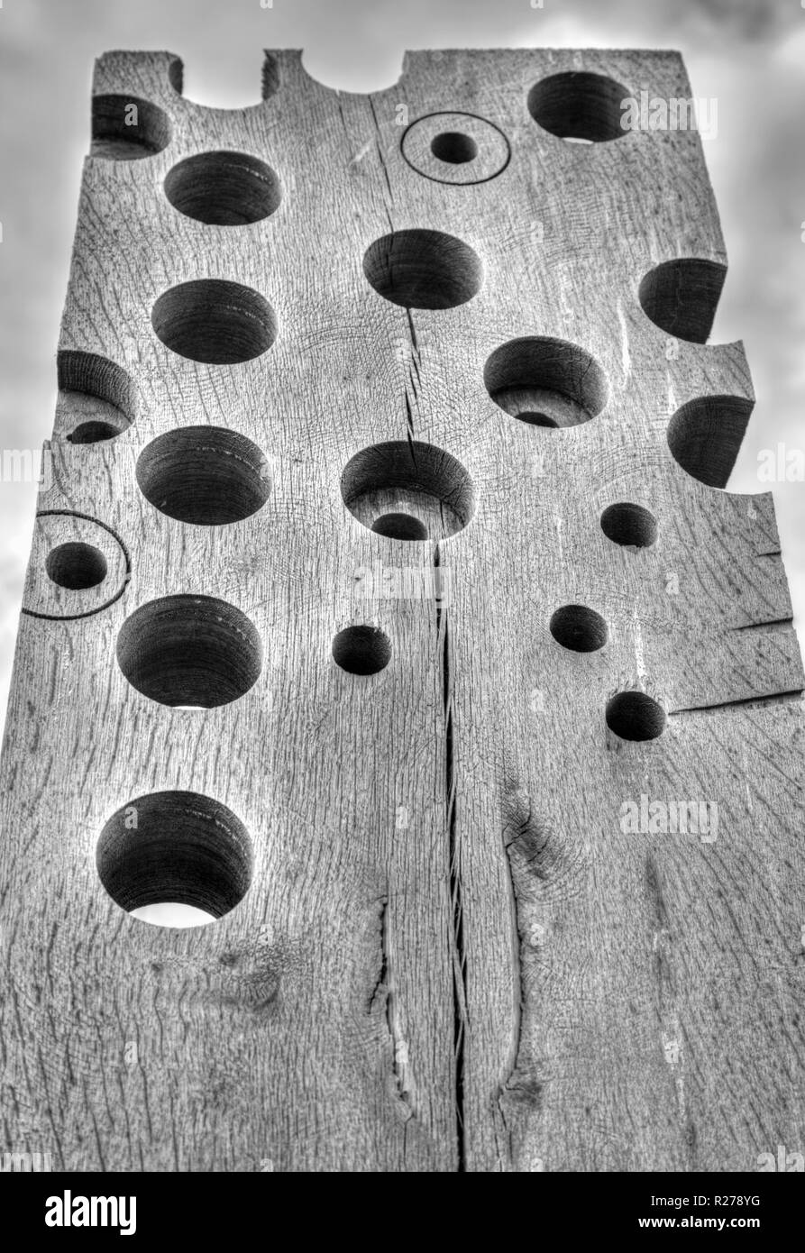 Schönen hölzernen Skulptur in Schwarz und Weiß Stockfoto