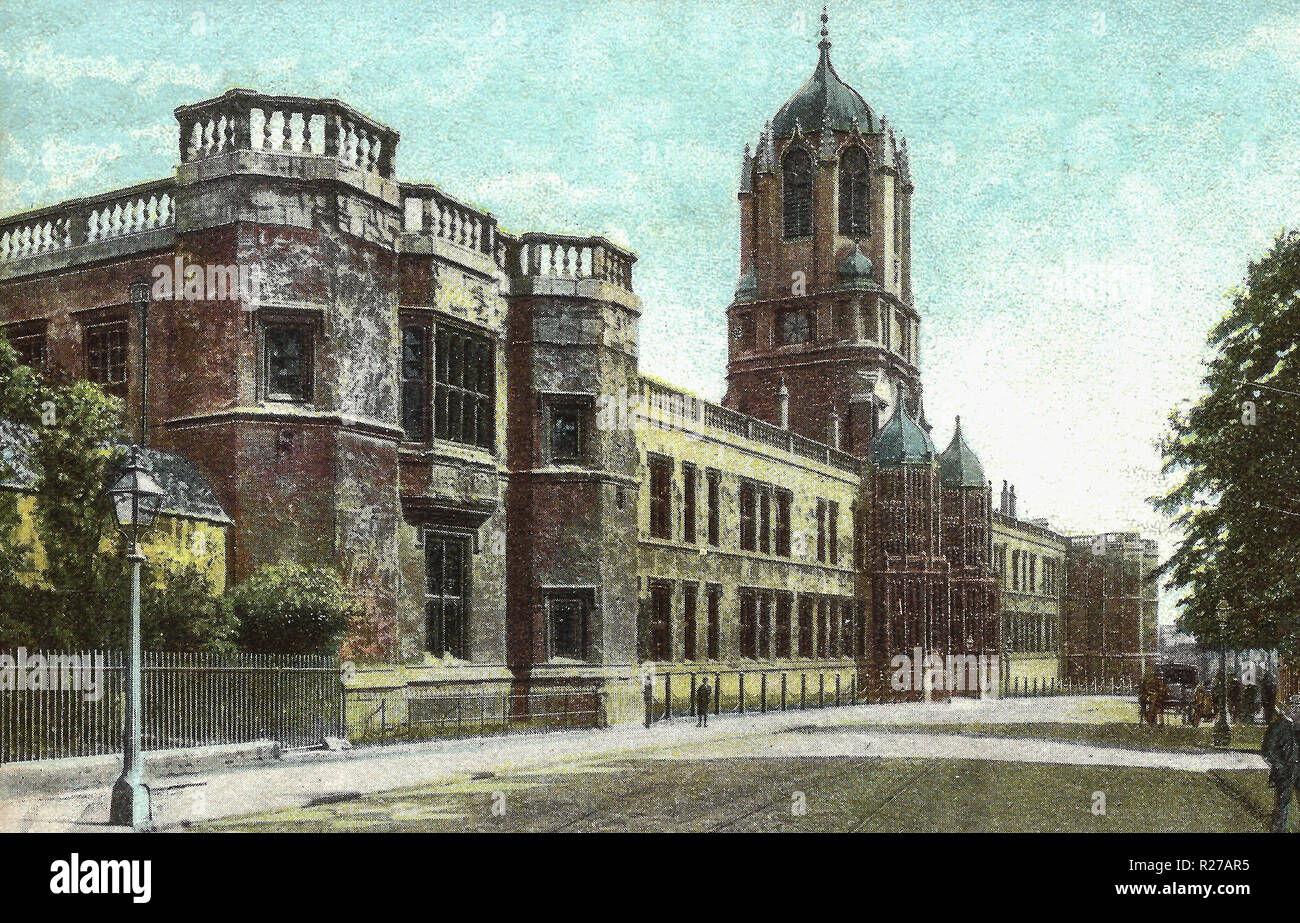 Oxford, Christus Kirche, Tom Tower. Die Stadt ist weltweit als die Heimat der Universität von Oxford, die älteste Universität in der englischsprachigen Welt.[11] Bauwerke in Oxford bemerkenswerte Beispiele für alle englischen Architektur Zeitraum seit Ende der Sächsischen Zeitraum zeigen bekannt. Oxford ist als "Stadt der träumenden Turmspitzen' bekannt, ein Begriff geprägt durch poet Matthew Arnold. Oxford hat einen breiten wirtschaftlichen Basis. Ihre Industrien gehören Motor Manufacturing, Bildung, Verlagswesen und eine grosse Anzahl von Informationen Technologie und Wissenschaft - gegründete Geschäfte, einige akademische Ableger. Stockfoto