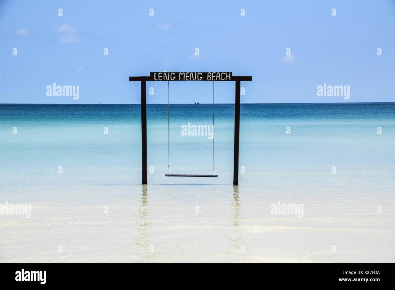 Tropisches Paradies Schwingen über Kristallklares Wasser, Koh Rong Samloem, Kambodscha Stockfoto