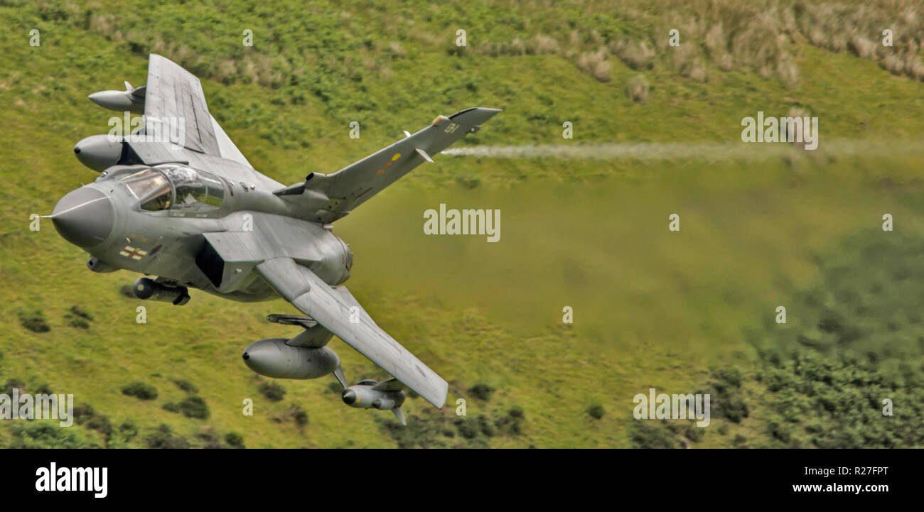 Royal Air Force RAF Tornado GR4 auf einem Training Mission niedrigen Niveau. Stockfoto