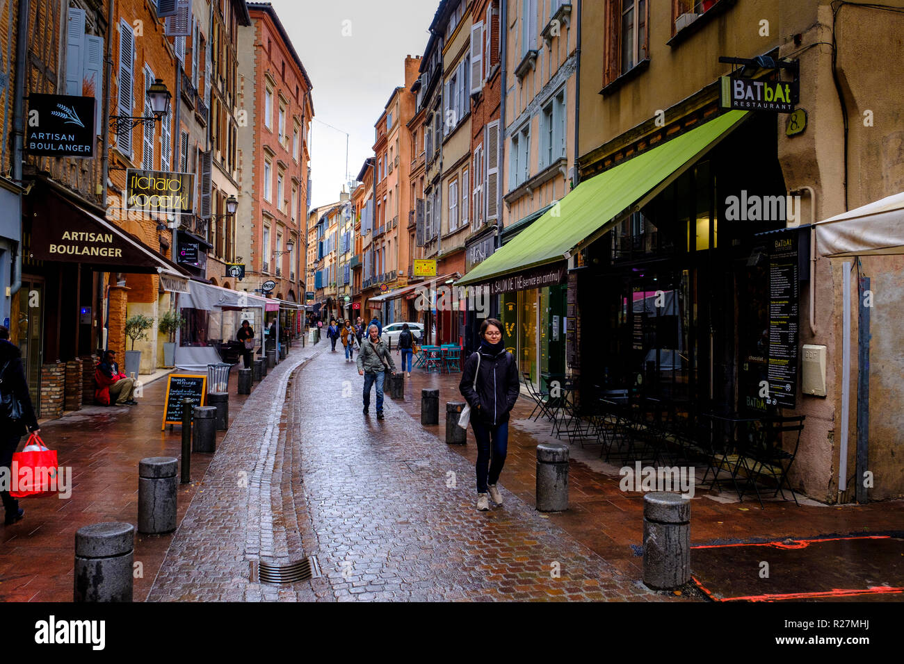 Straßenszene in die Rue Des Carmes Filatiers im Bezirk von Toulouse, Frankreich Stockfoto