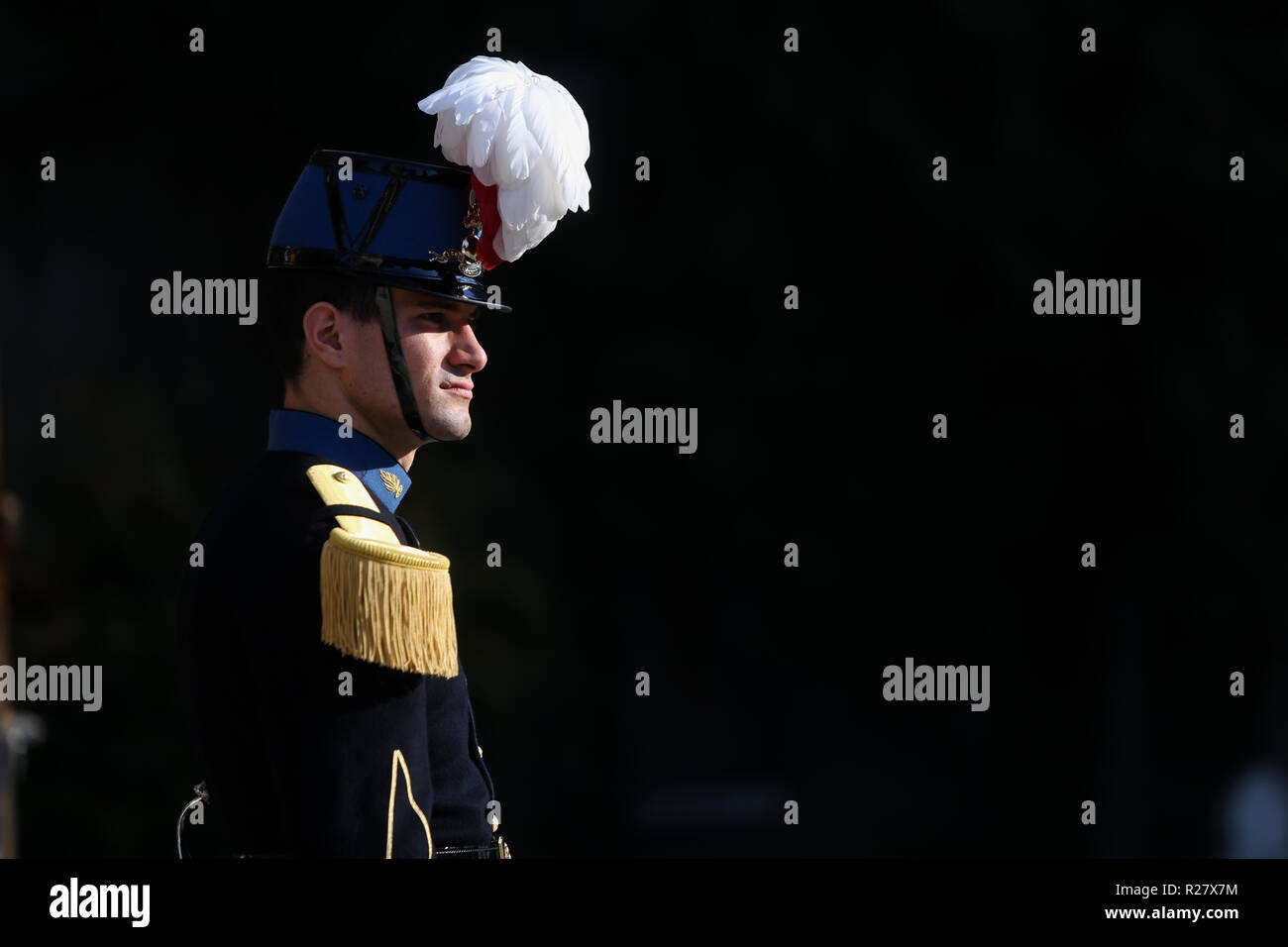 Bukarest, Rumänien - 11 November, 2018: Französische Ehrengarde Soldat die Teilnahme an einer offiziellen Zeremonie in einem Veteran-kirchhof Stockfoto