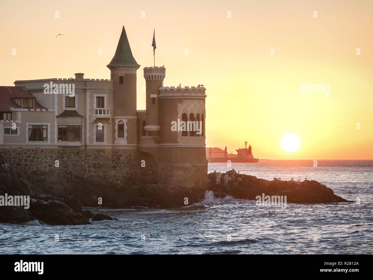 Wullf Schloss (Castillo Wulff) bei Sonnenuntergang - Vina del Mar, Chile Stockfoto