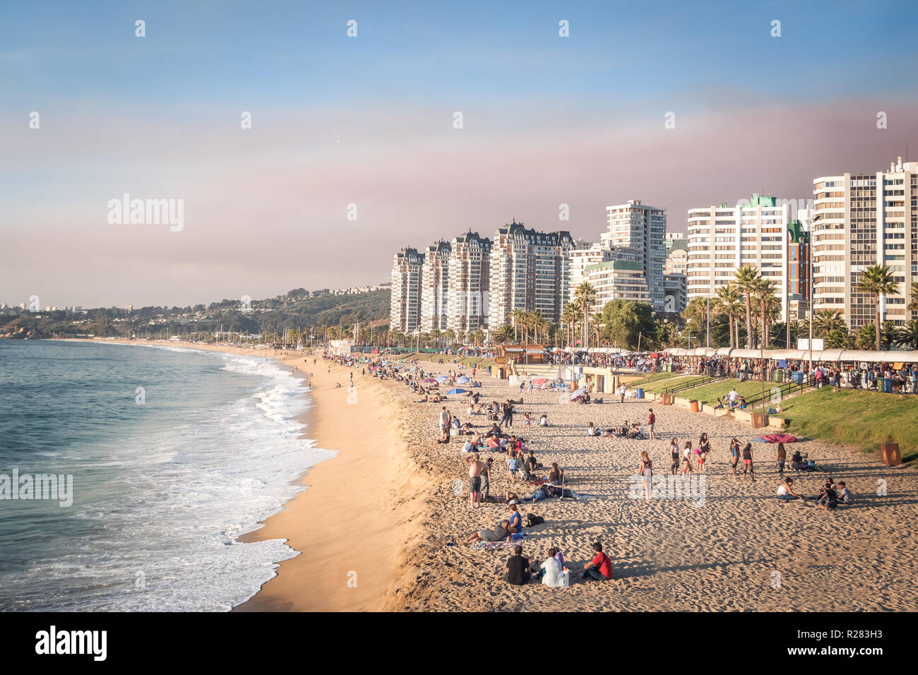 El Sol Strand bei Sonnenuntergang - Vina del Mar, Chile Stockfoto