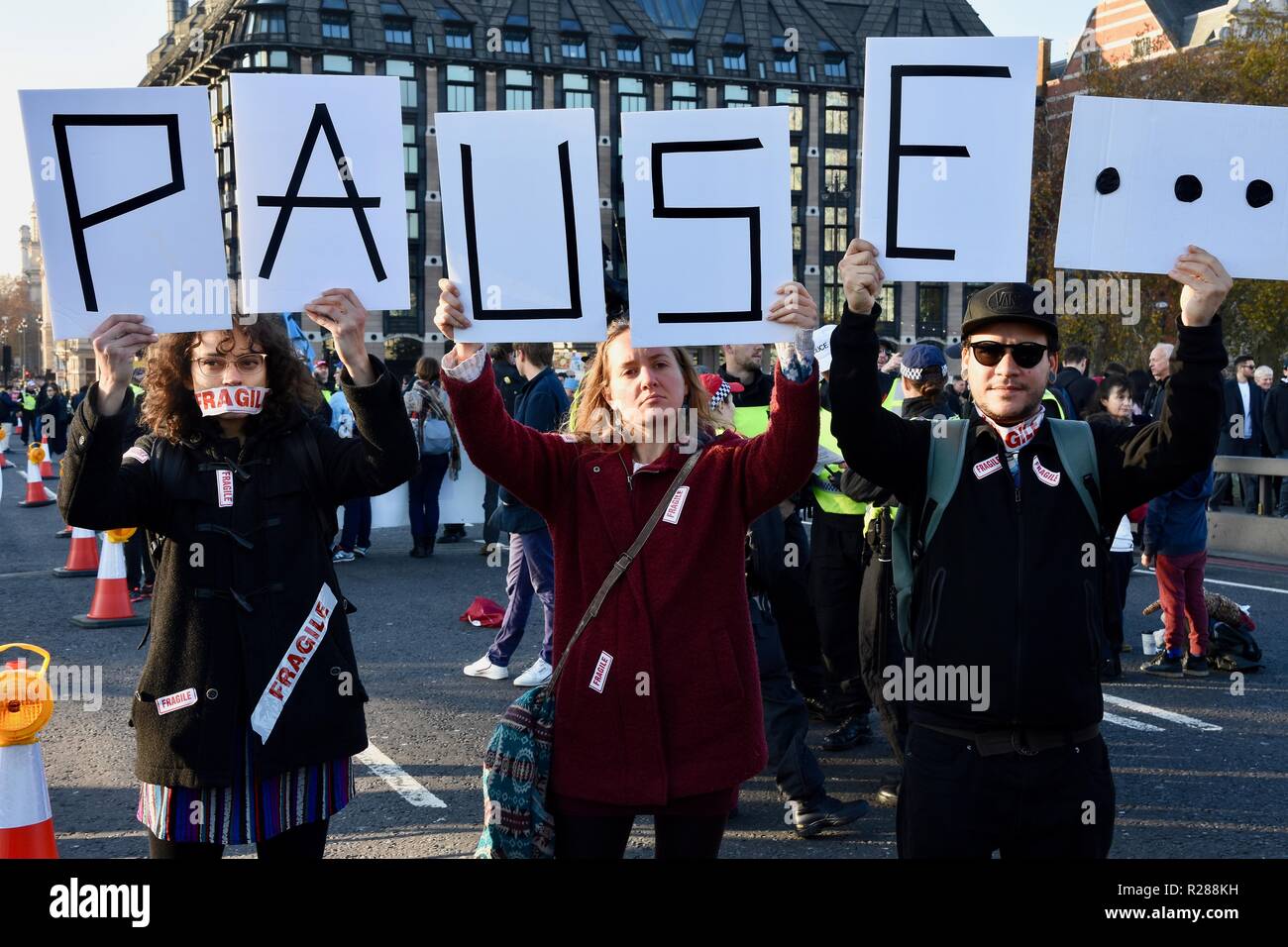 London, Großbritannien. November 2018. Aktivisten des Aussterbens von Rebellion besetzten die Westminster Bridge und vier weitere Londoner Brücken in einem gewaltfreien Protest, Westminster, London. UK Credit: michael melia/Alamy Live News Stockfoto