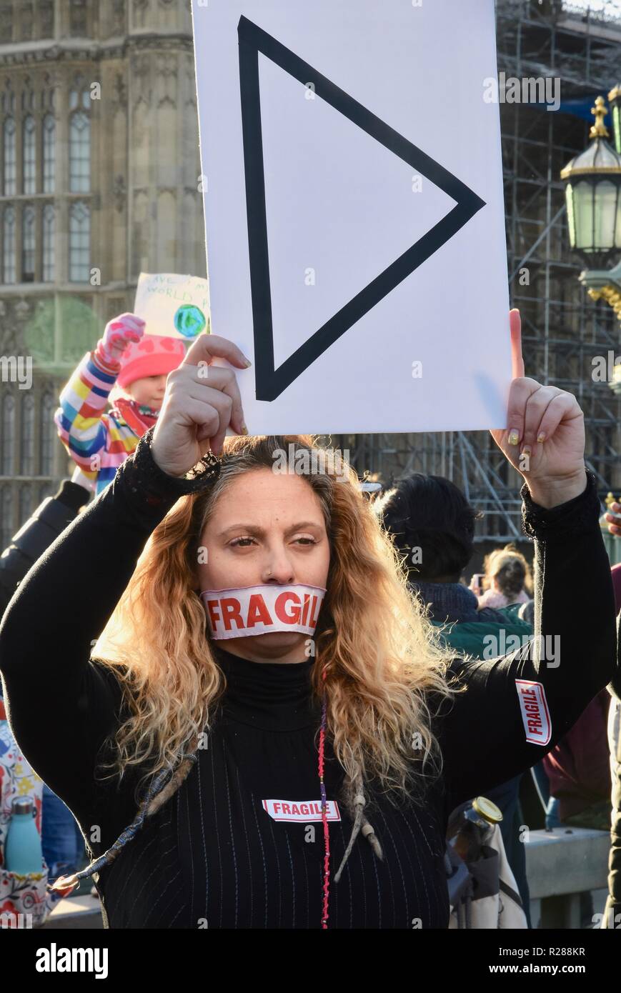 London, Großbritannien. 17. November 2018. Klimawandel Aktivisten vor dem Aussterben Rebellion belegt die Westminster Bridge und vier andere London Bridges in einem gewaltlosen Protest, London.UK Credit: michael Melia/Alamy leben Nachrichten Stockfoto