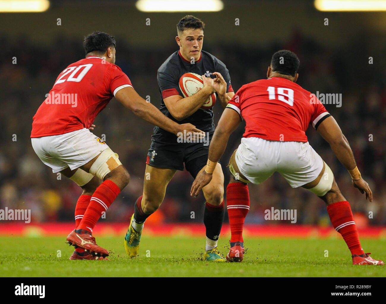 Fürstentum Stadium, Cardiff, UK. 17. November 2018. Rugby Union, Herbst internationale Reihe, Wales gegen Tonga; Owen Watkin von Wales in Aktion während des Spiels Credit: Aktion plus Sport/Alamy leben Nachrichten Stockfoto