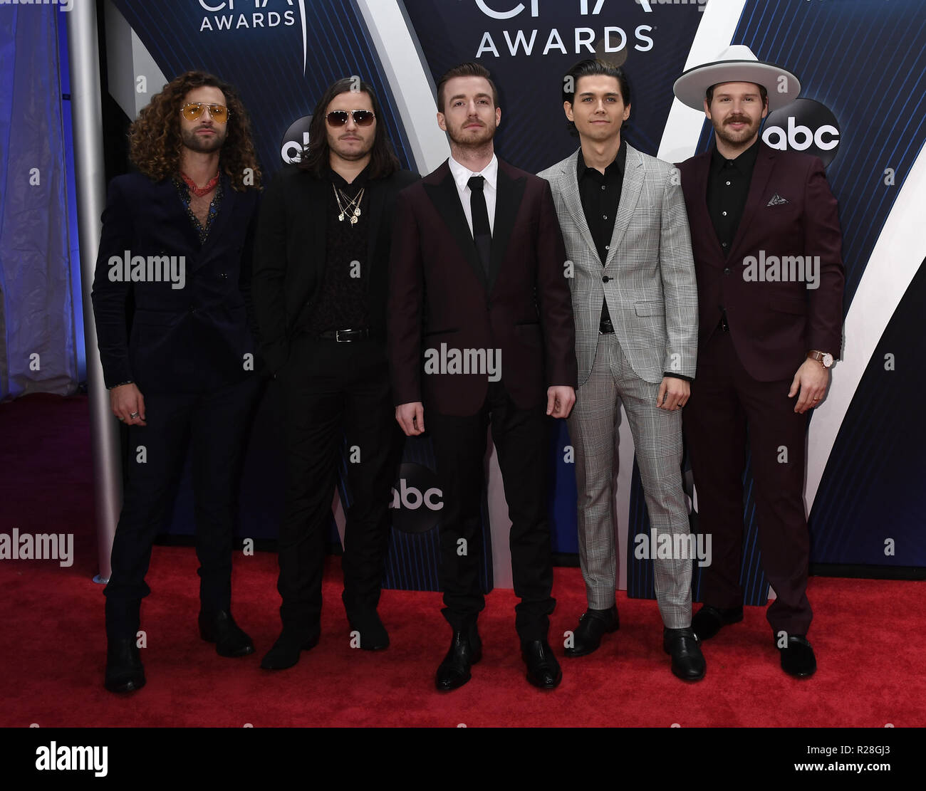 November 14, 2018 - Nashville, Tennessee, USA - Eric Steedly, Tripp Howell, Jared Hampton, Brandon Lancaster und Chandler Baldwin, LANCO während Ankunft für die 2018 Country Music Association Awards. (Bild: © Laura Farr über ZUMA Draht) Stockfoto