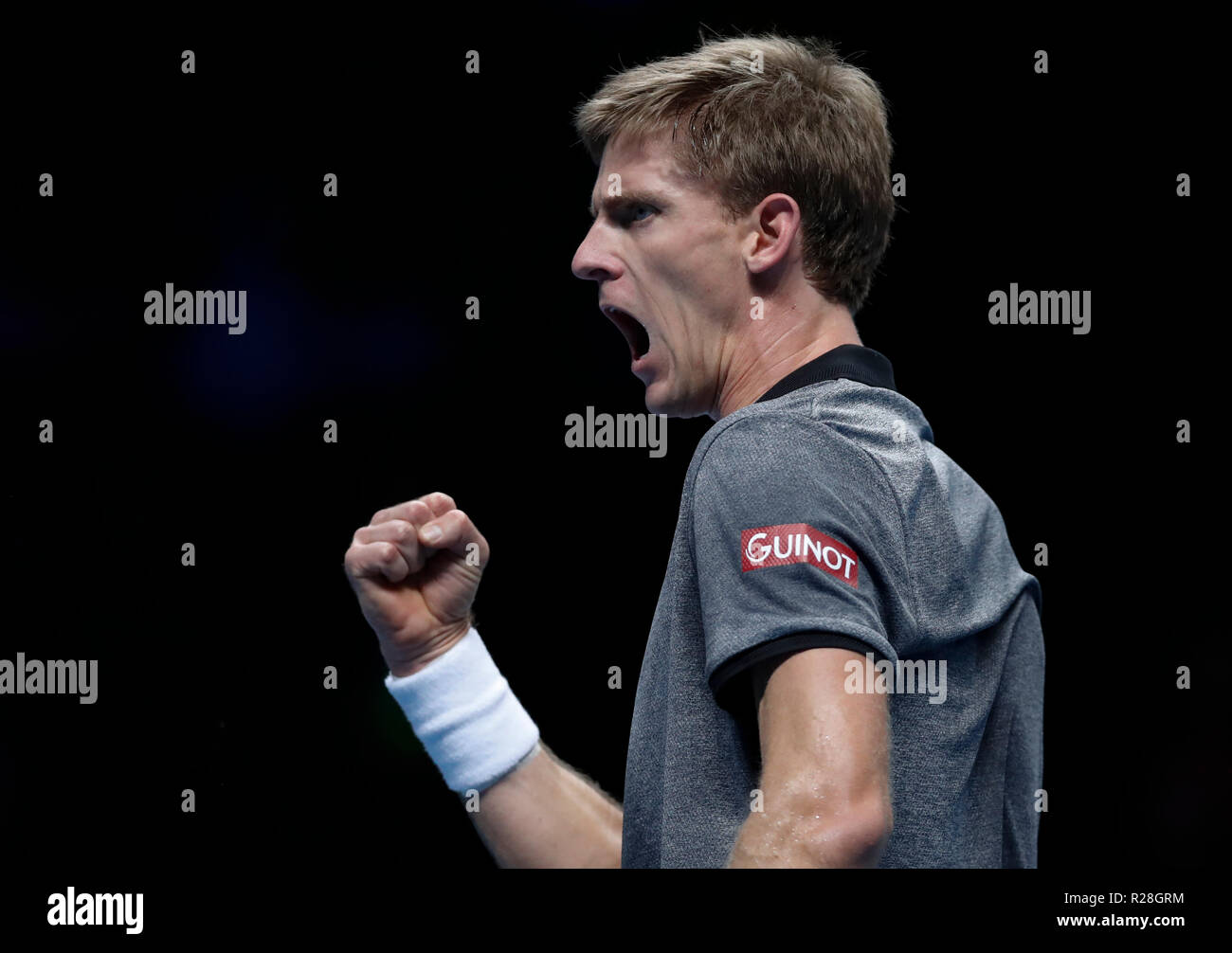 London, Großbritannien. 17. Nov, 2018. Kevin Anderson aus Südafrika reagiert während der Singles im Halbfinale gegen Novak Djokovic aus Serbien bei Tag 7 der 2018 Nitto ATP World Tour Finale in der O2 Arena in London, Großbritannien an November 17, 2018. Kevin Anderson 0:2 verloren. Credit: Han Yan/Xinhua/Alamy leben Nachrichten Stockfoto