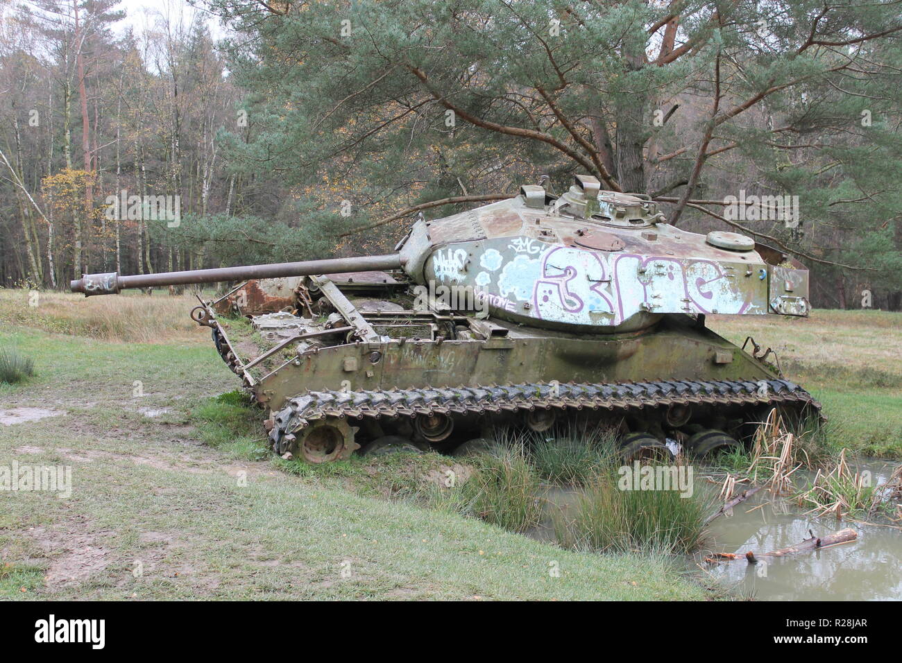 Ein kaputter Tank im Feld, auf der Ausbildung Bereich an Freund in Deutschland. Stockfoto