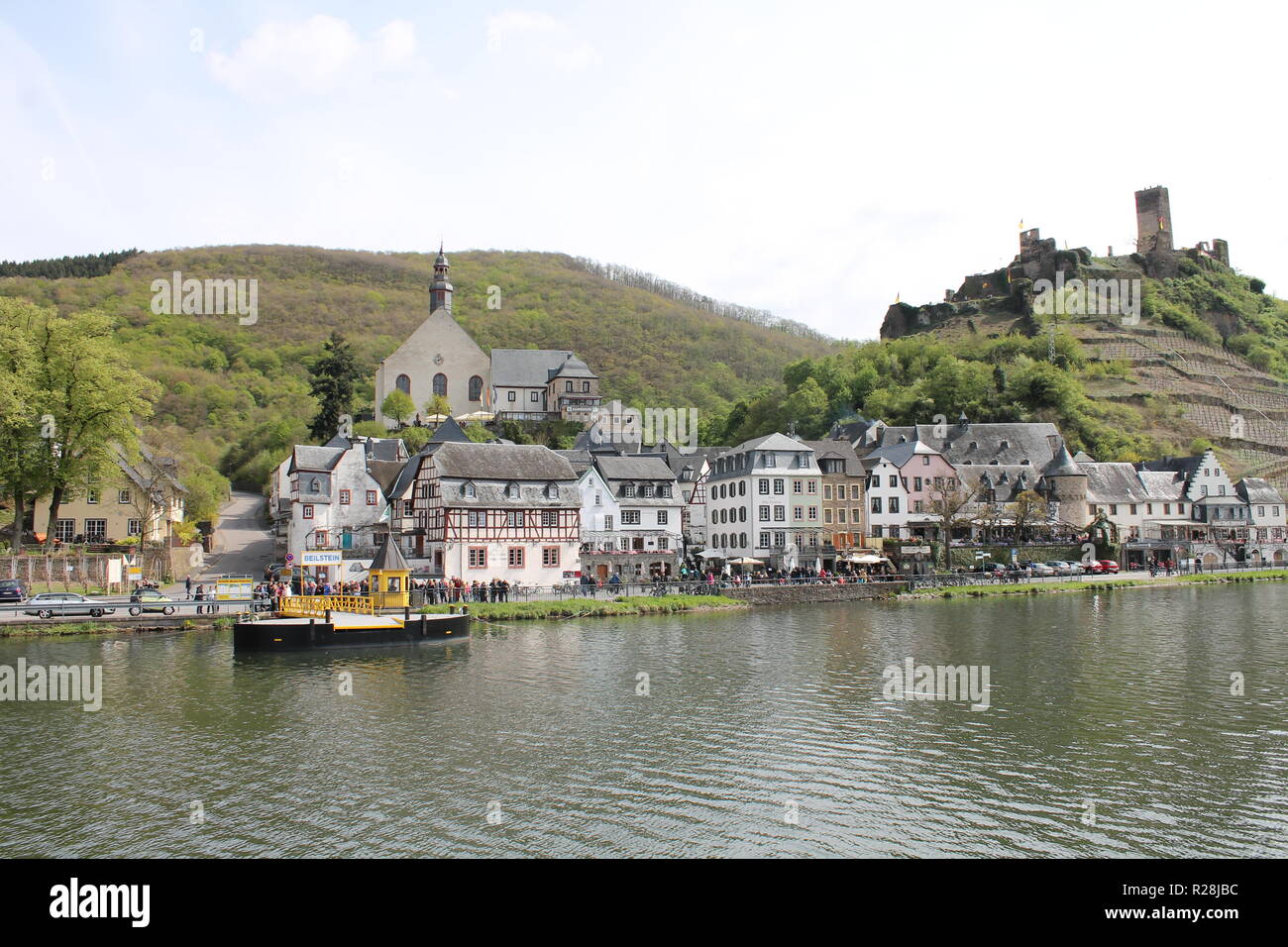 Cochem ist der Sitz der und die größte Stadt im Landkreis Cochem-Zell in Rheinland-Pfalz, Deutschland. Mit knapp über 5000 Einwohnern, Cochem fallen Stockfoto