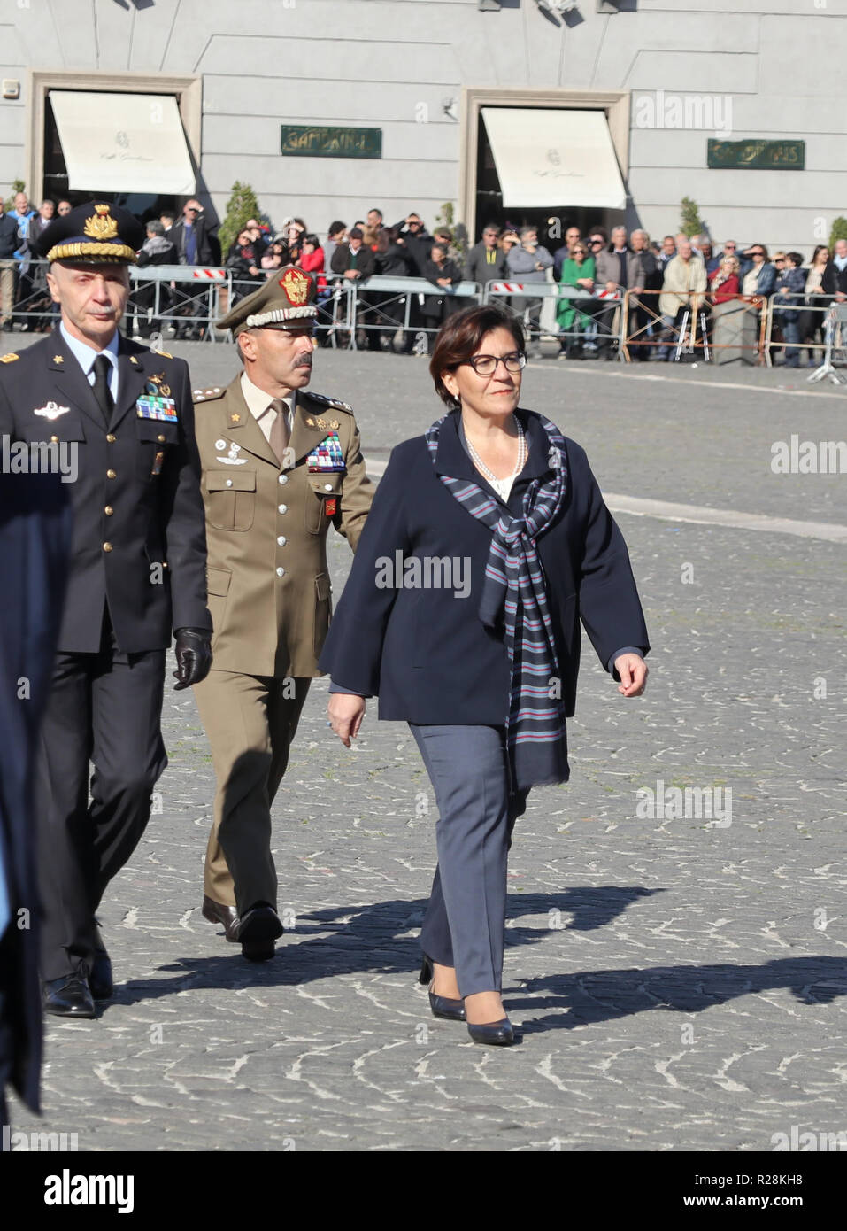 Neapel, Italien. 17. Nov, 2018. 17-11-2018, Neapel, Piazza Del Plebiscito - Italien Heute Morgen