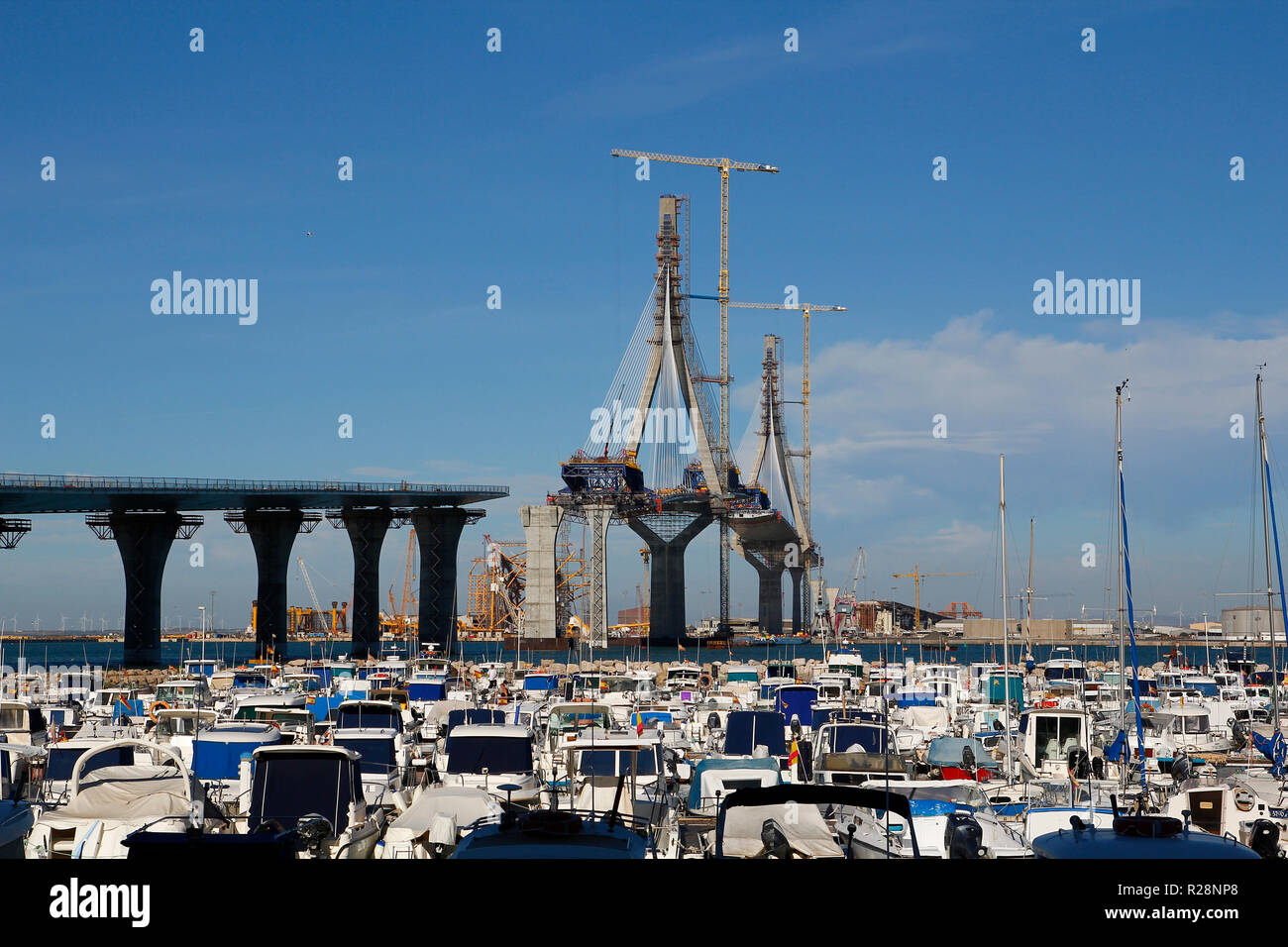 La Pepa Brücke am Bau, über das Meer in Cadiz, Spanien Stockfoto