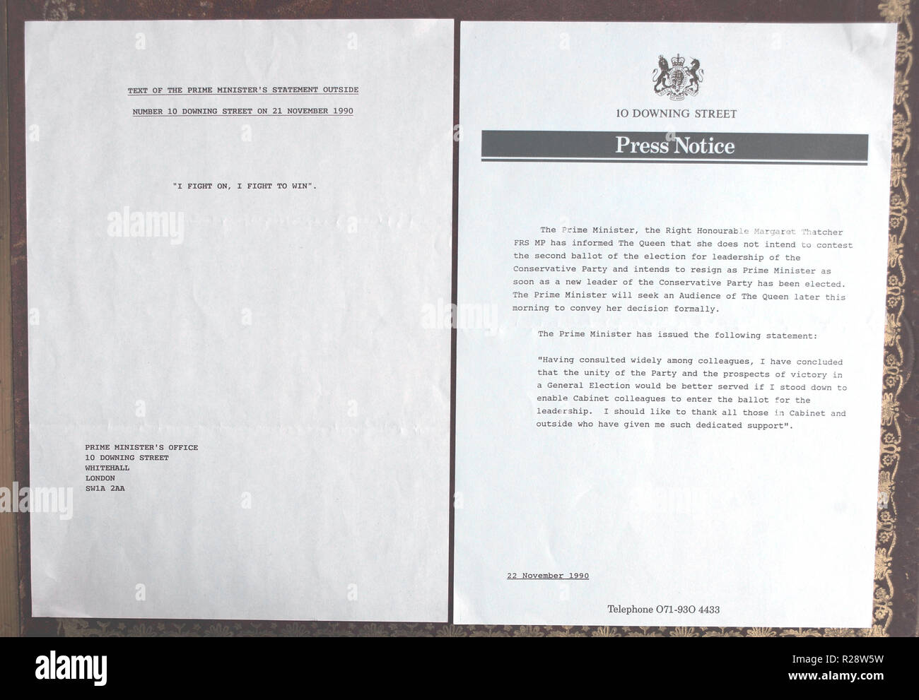 Original Pressemitteilungen im Zusammenhang mit dem Rücktritt der, dann, Herr Ministerpräsident, Margaret Thatcher, sind im Studio Fotos in London gesehen Stockfoto