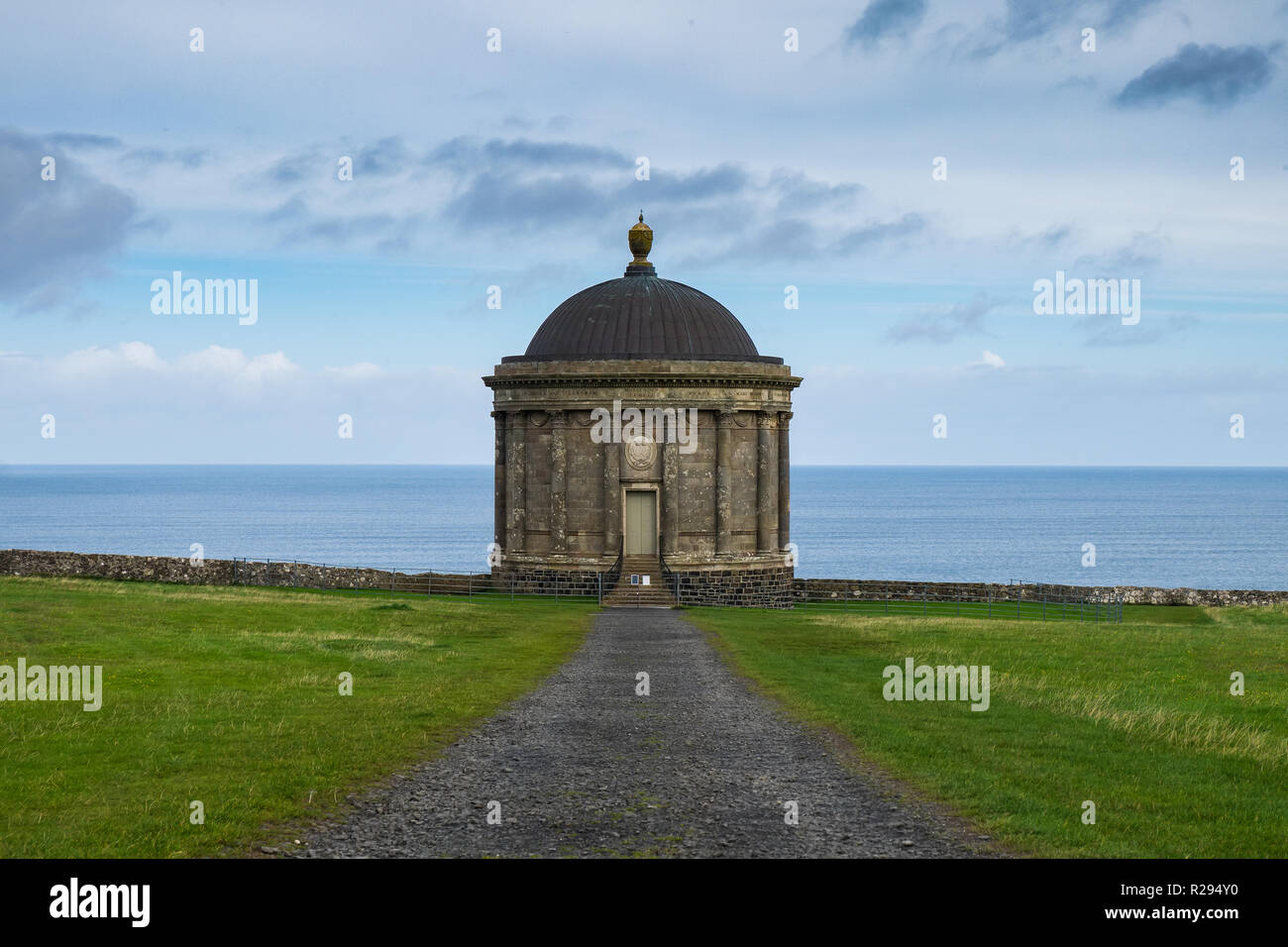 Mussenden Temple, in der wunderschönen Umgebung von Downhill Demesne in der Nähe von Castlerock in der Grafschaft Londonderry, Nordirland entfernt Stockfoto