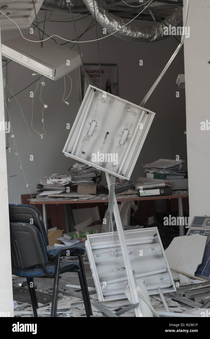 ATM Maschine mit Glasscherben nach einem Raub Stockfoto