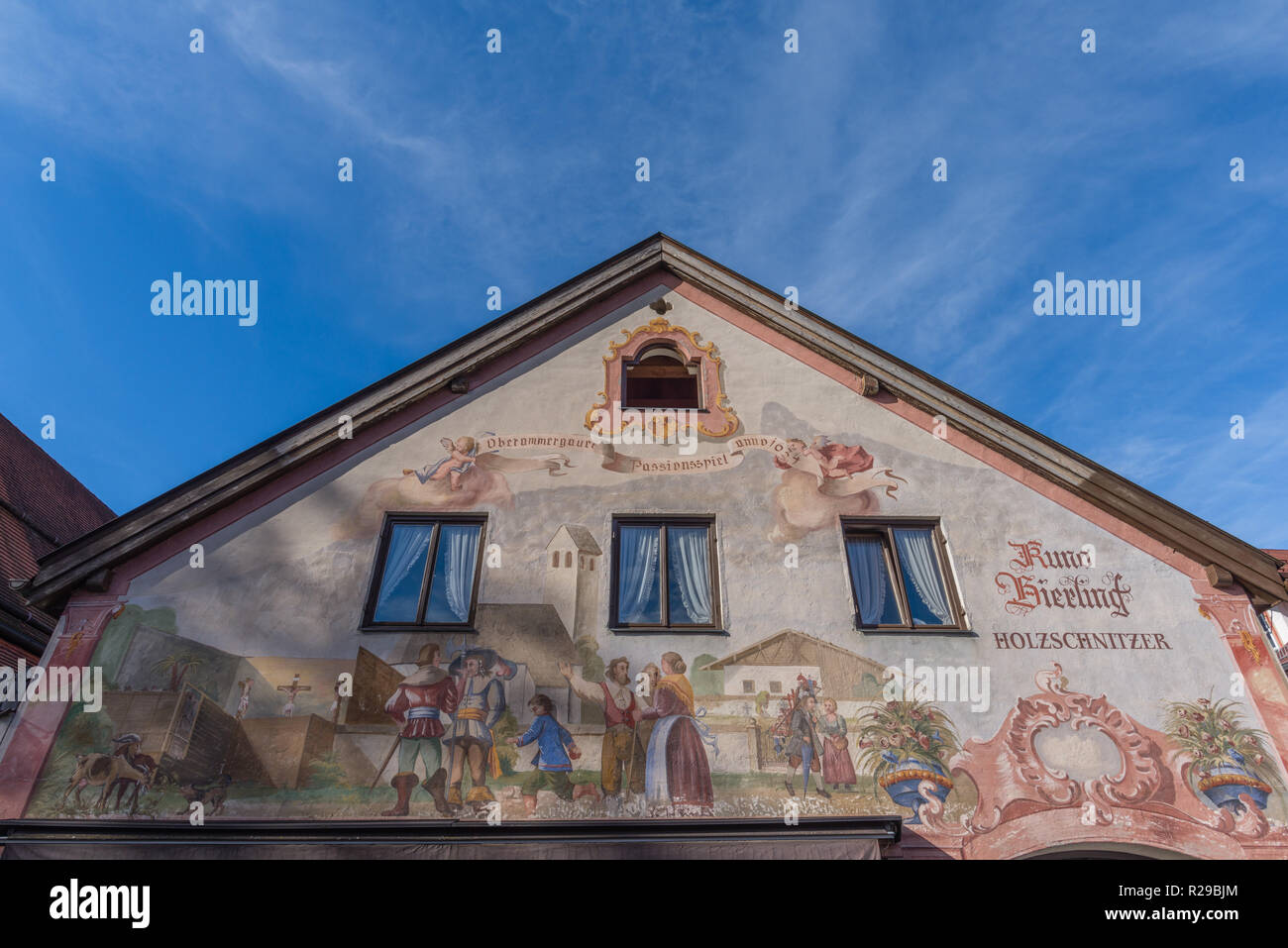 Verzierungen der Passionsspiele, Haus der Holzschnitzer oder Holz Handwerker, Oberammergau Ammergauer Apls, Oberbayern, Bayern, Deutschland, Europa Stockfoto