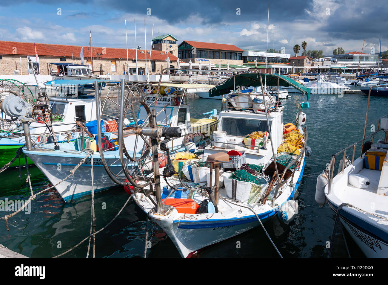 Traditionelle Fischerboote im Hafen von Paphos, Paphos (Pafos), Pafos Bezirk, Republik Zypern Stockfoto