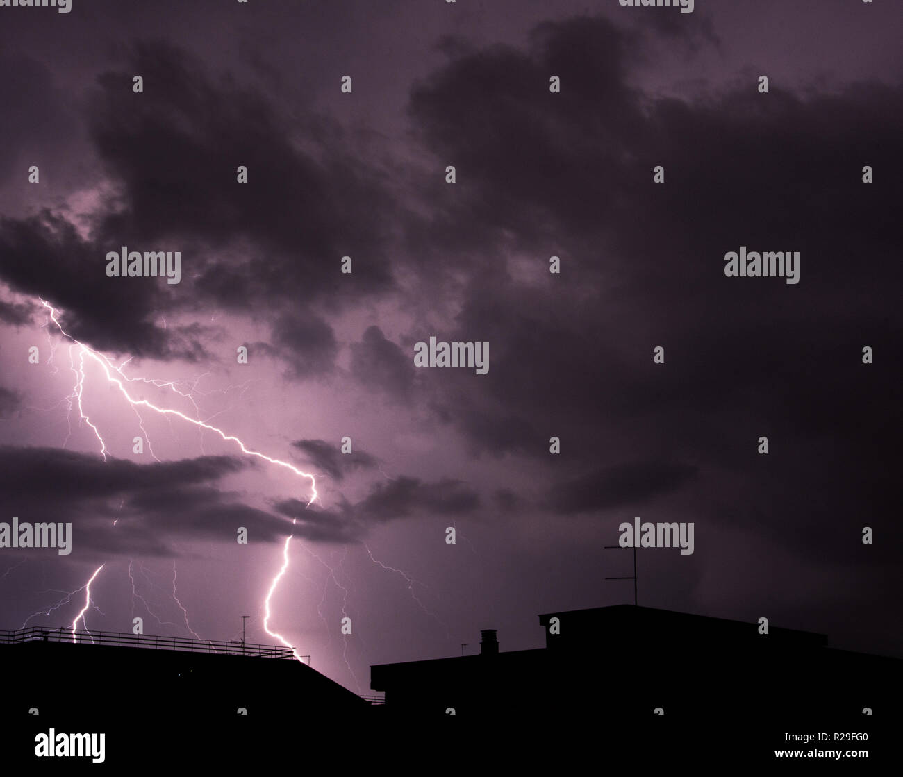 Gewitter und Blitzschlag in Rom Stockfoto