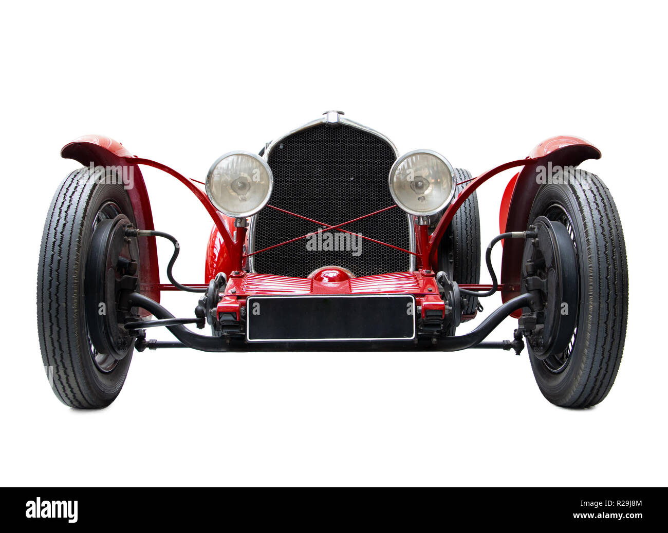 Vorderansicht des roten Veteran Car. Oldtimer auf weißem Hintergrund. Stockfoto