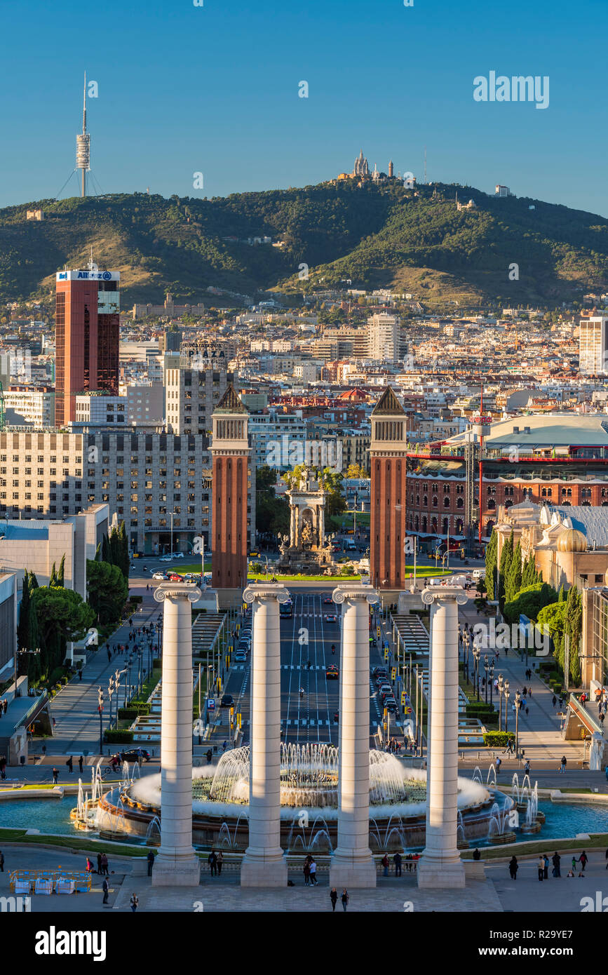 Die Skyline der Stadt mit Brunnen von Montjuic, Barcelona, Katalonien, Spanien Stockfoto