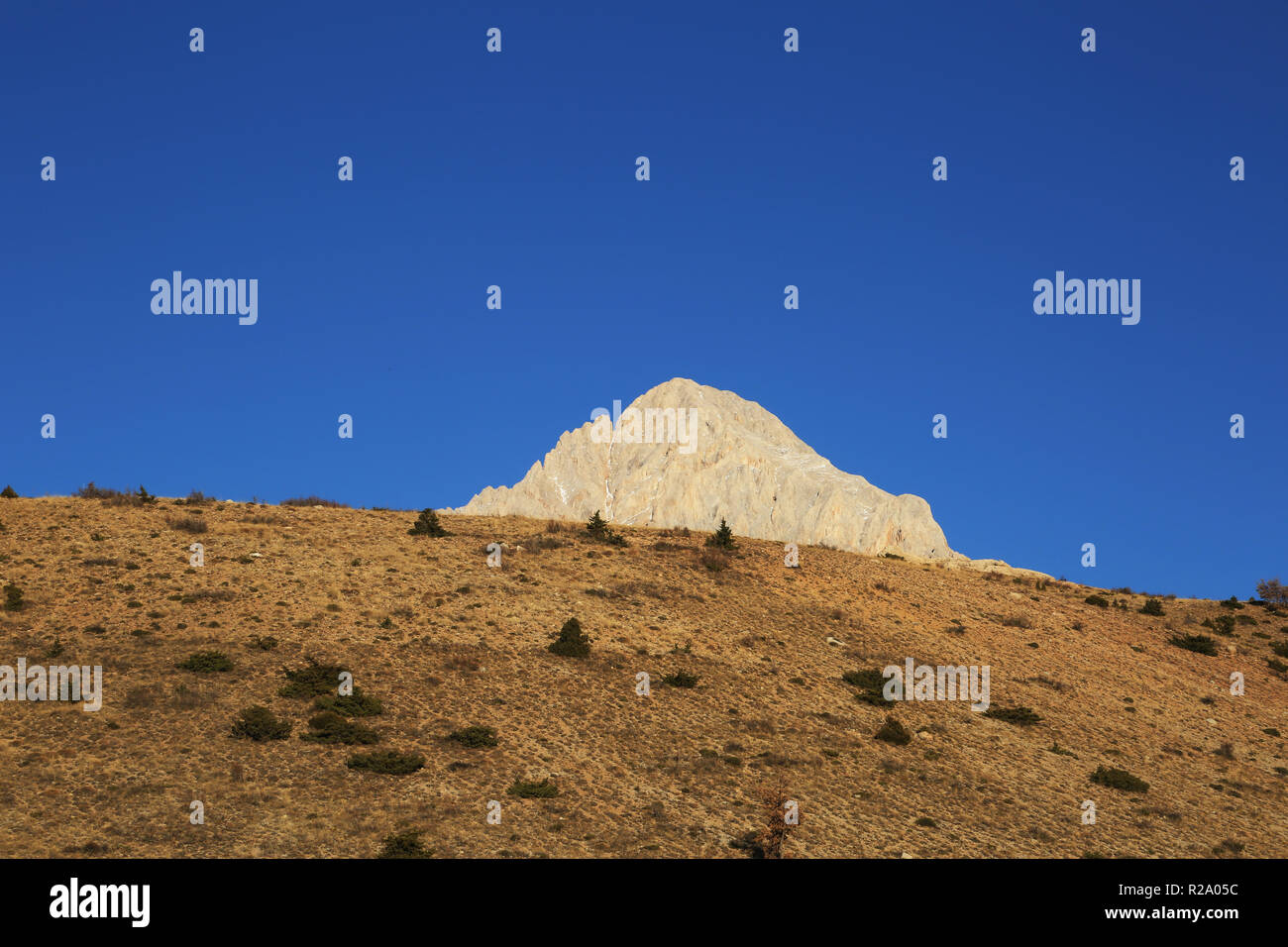 Mount Demirkazik am Aladaglar Nationalpark in Nigde, Türkei. Mount Demirkazik ist der bekannteste Berg in Aladaglar. Stockfoto