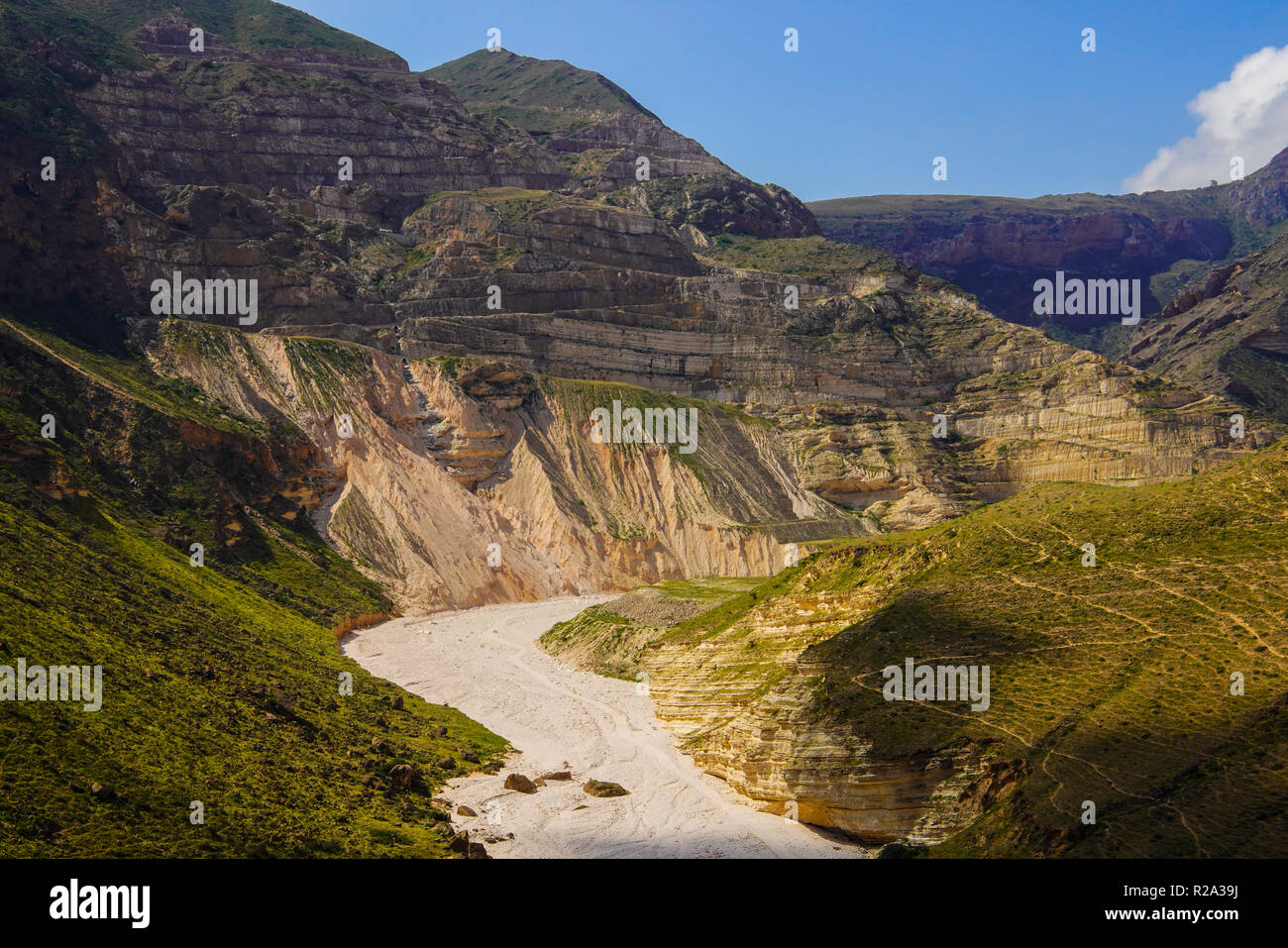 Zick-zack-Straße durch die südlichen Dhofar, Jabal al-Qamar, Oman. Stockfoto