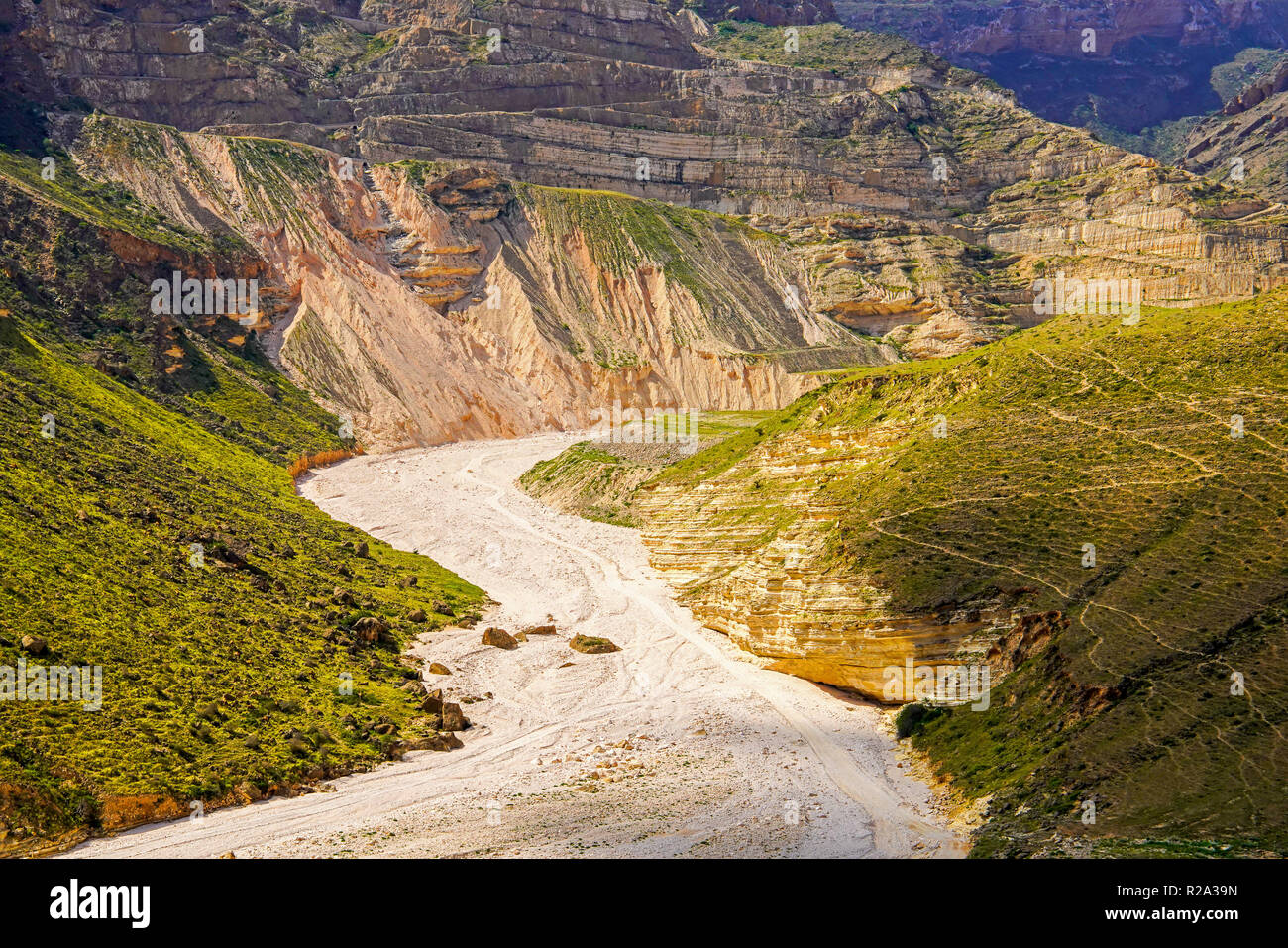 Zick-zack-Straße durch die südlichen Dhofar, Jabal al-Qamar, Oman. Stockfoto