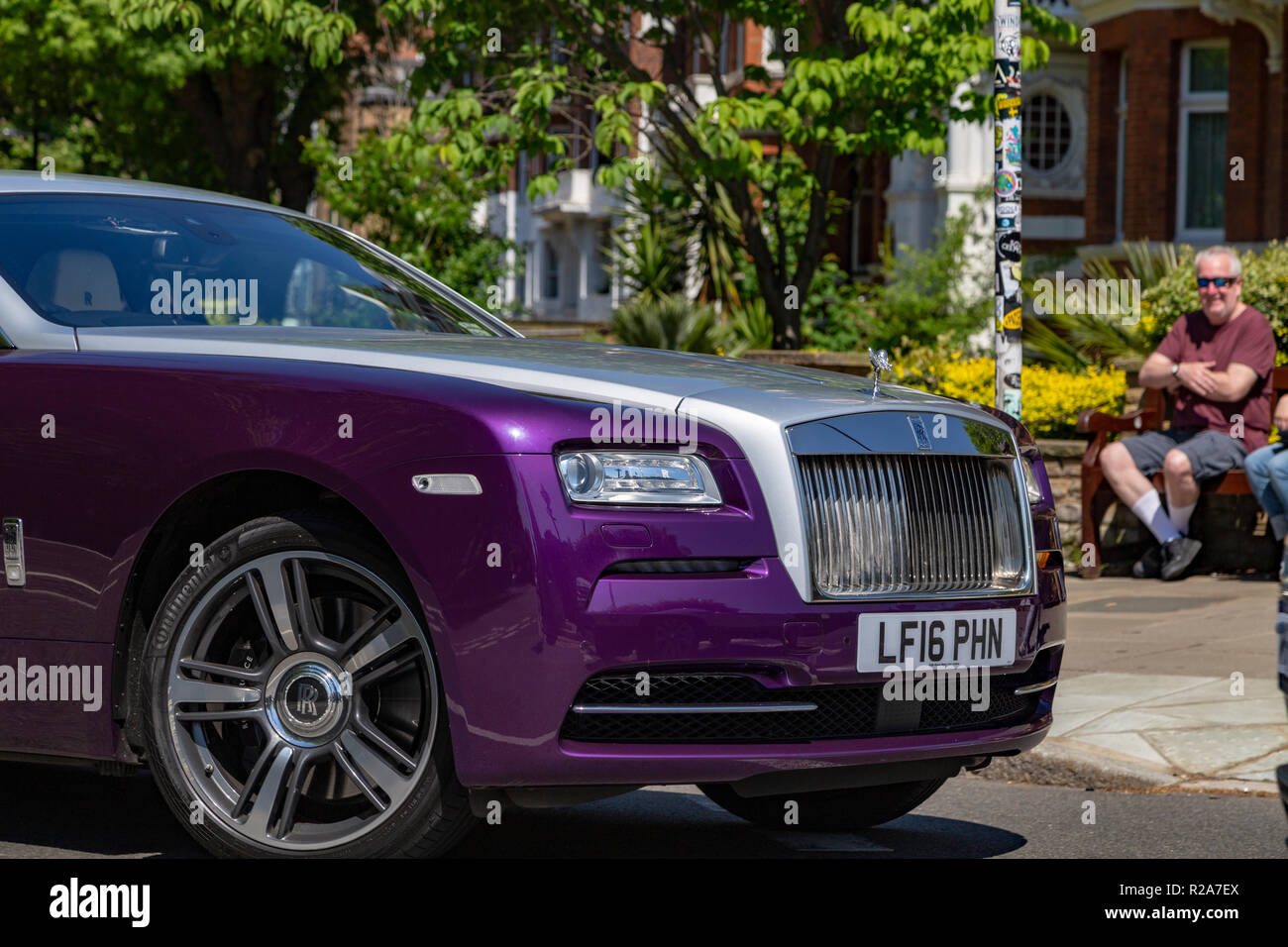 Ein Rolls Royce in der Abbey Road, London, UK Stockfoto