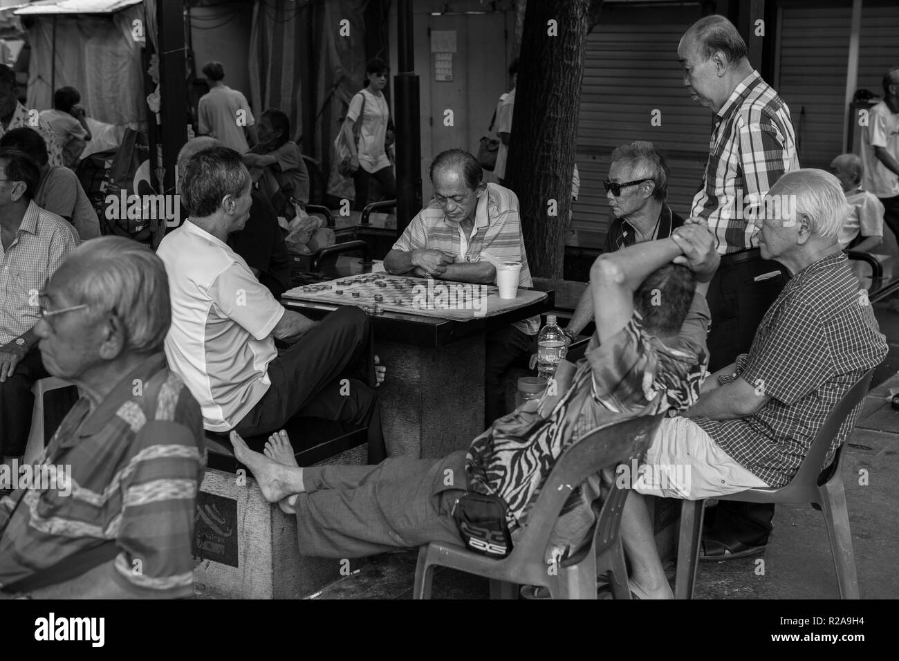 Chinesisches Schach (Xiangqi) in Chinatown Singapur gespielt Stockfoto
