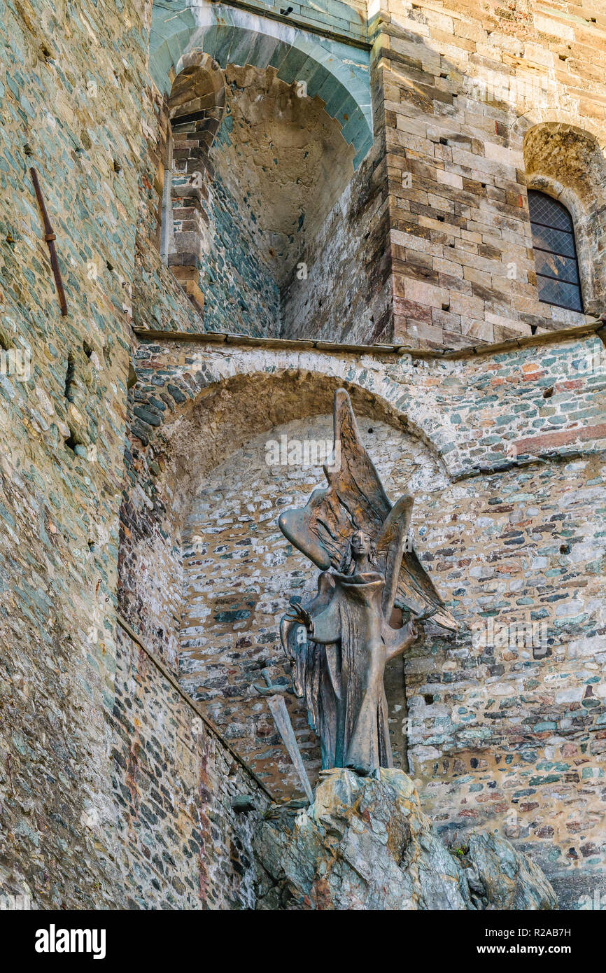 Äußere Detailansicht von San Michele sacra Abtei, die an der Spitze des Berges Pichiriano piamonte gelegen ist, Italien Stockfoto