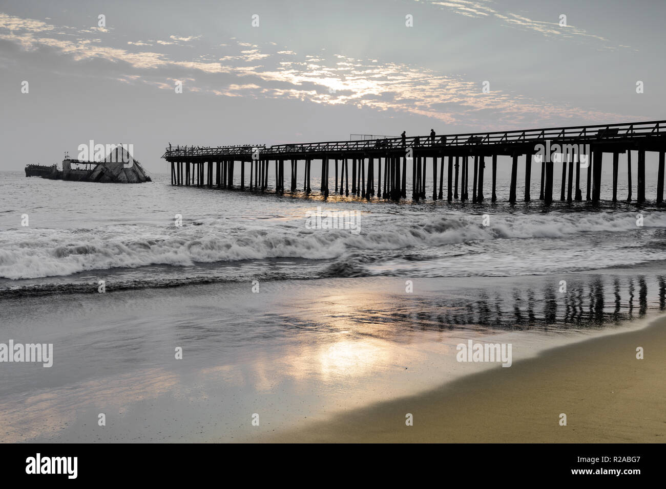 Sonnenuntergang über Seacliff Pier und SS Palo Alto Schiffbruch. Stockfoto