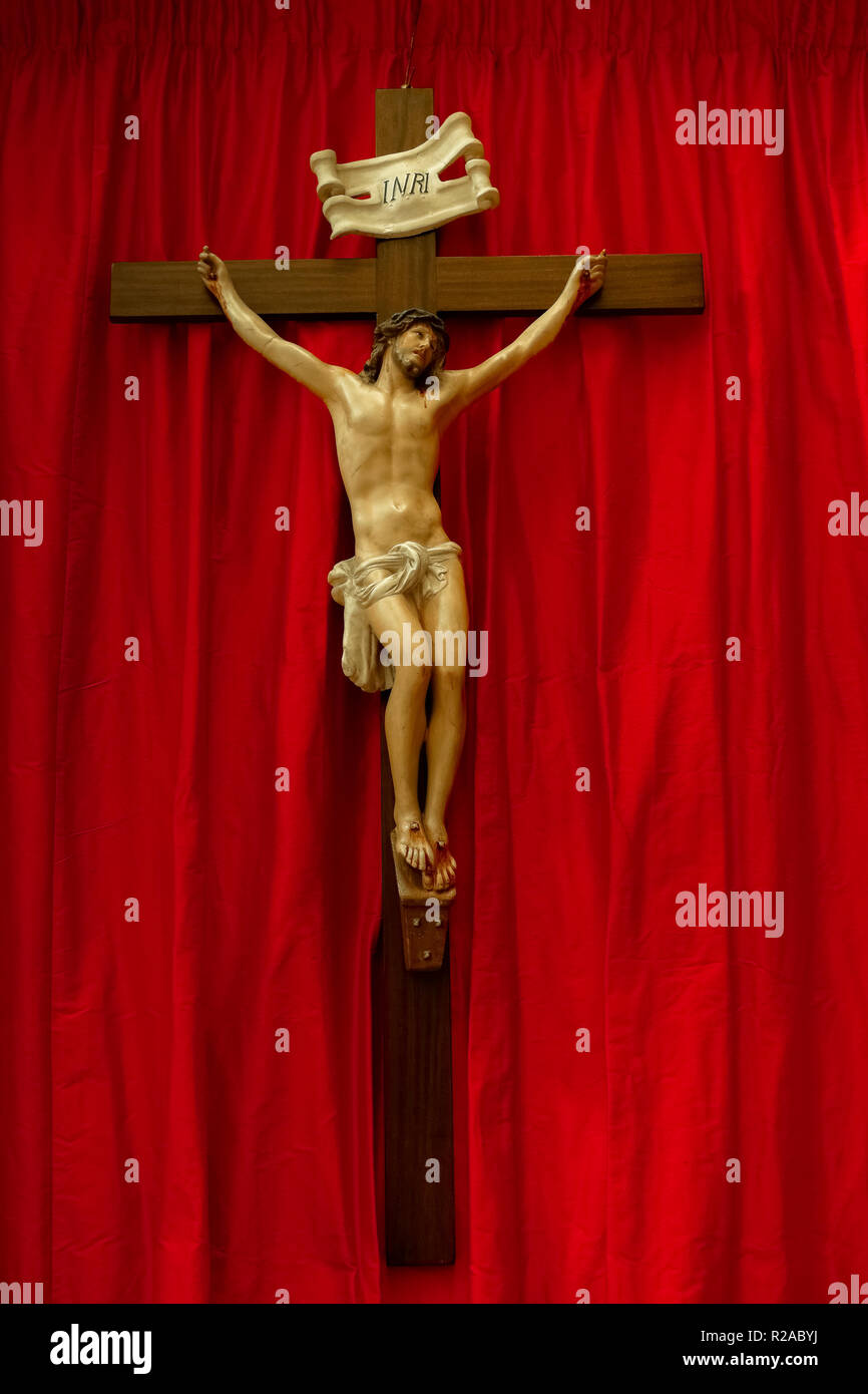 Statue von Jesus Christus am Kreuz in Santa Maria Delle Grazie Alle Fornaci, Italien. Kirche der heiligen Maria von Grazien. Rom, Italien, Europa, Europäische Union, EU Stockfoto