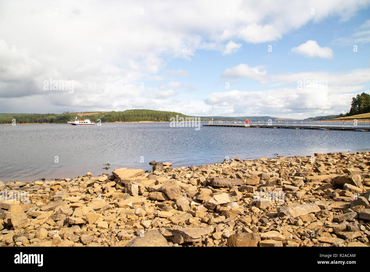 Kielder/England - 9.September 2017: Boote auf keilder Behälter Stockfoto