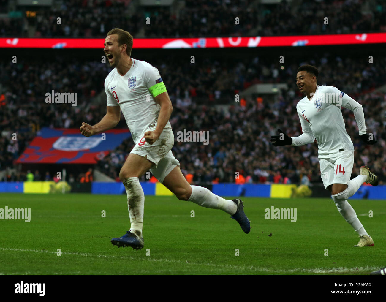 London, Großbritannien. 18. Nov 2018. London, UK. 18. Nov 2018. London, UK. Nov 2018 18. Harry Kane (E) und Jesse Lingard (E) feiern die zweite England Ziel, von Kane 2-1 am England v Kroatien UEFA Nationen Ligaspiel im Wembley Stadion, London, 18. November 2018 zählte. ** Dieses Bild ist nur für den redaktionellen Gebrauch ** Quelle: Paul Marriott/Alamy Live News Credit: Paul Marriott/Alamy Live News Credit: Paul Marriott/Alamy leben Nachrichten Stockfoto