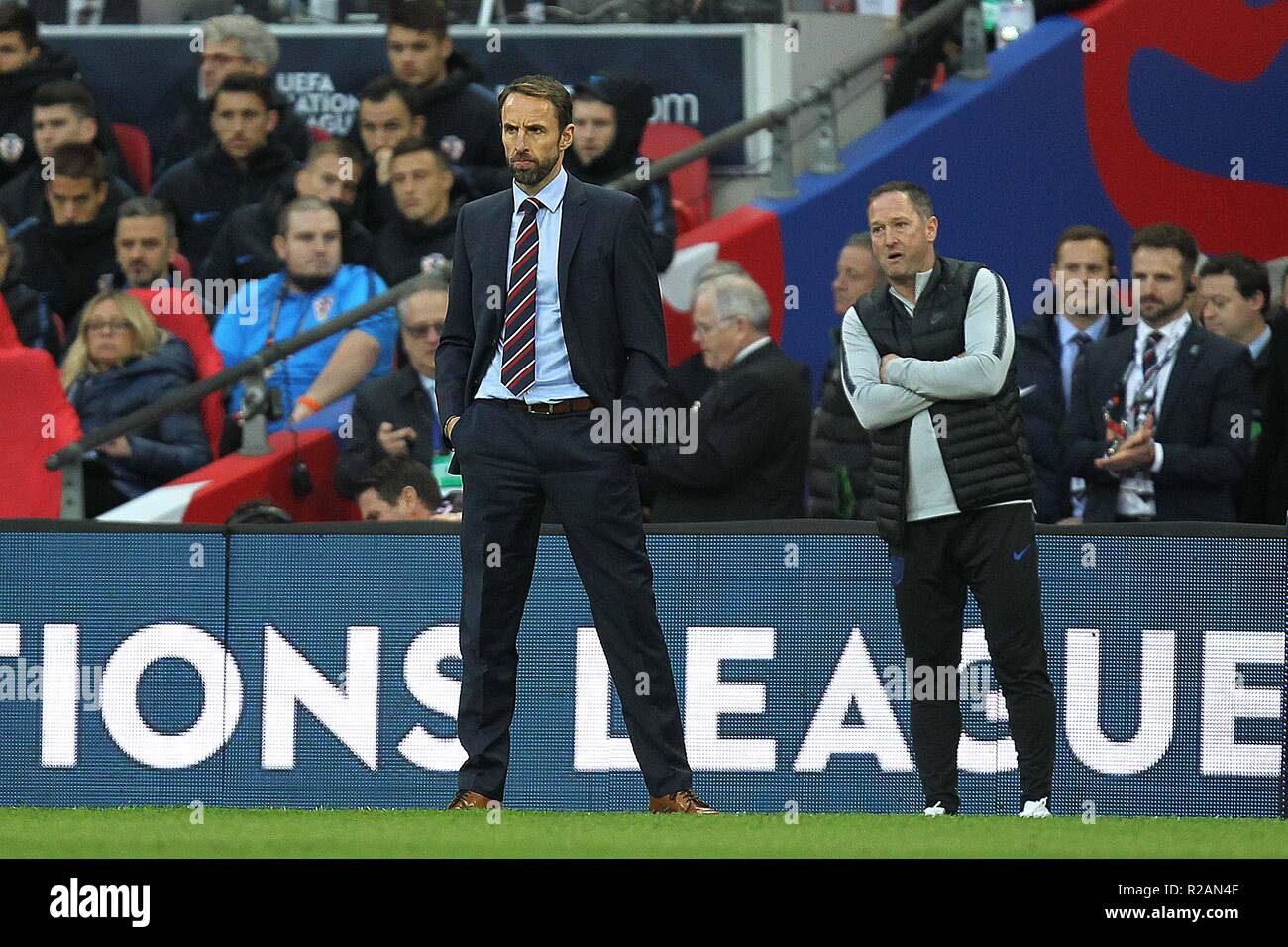 London, Großbritannien. 18. November 2018. England Manager Gareth Southgate und Assistant Manager Steve Holland während der UEFA Nationen Liga Liga eine Gruppe 4 Match zwischen England und Kroatien im Wembley Stadium am 18. November 2018 in London, England. (Foto von Matt Bradshaw/phcimages.com) Credit: PHC Images/Alamy Live News Credit: PHC Images/Alamy leben Nachrichten Stockfoto