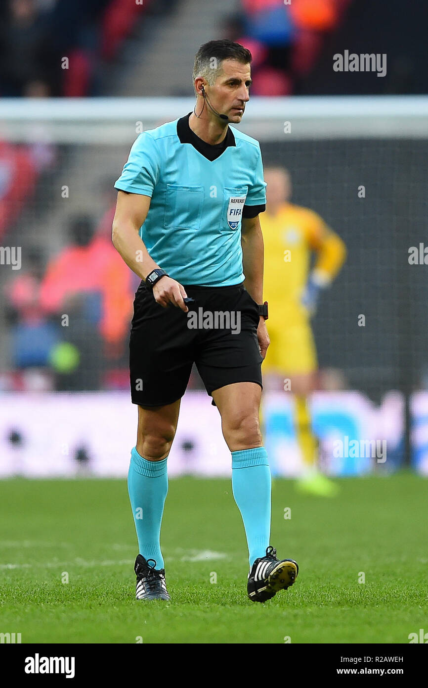 London, Großbritannien. 18. November 2018. Schiedsrichter Tasos Sidiropoulos während der UEFA Nationen Liga Match zwischen England und Kroatien im Wembley Stadion, London am Sonntag, den 18. November 2018. (© MI Nachrichten & Sport Ltd | Alamy Live-Nachrichten) Stockfoto