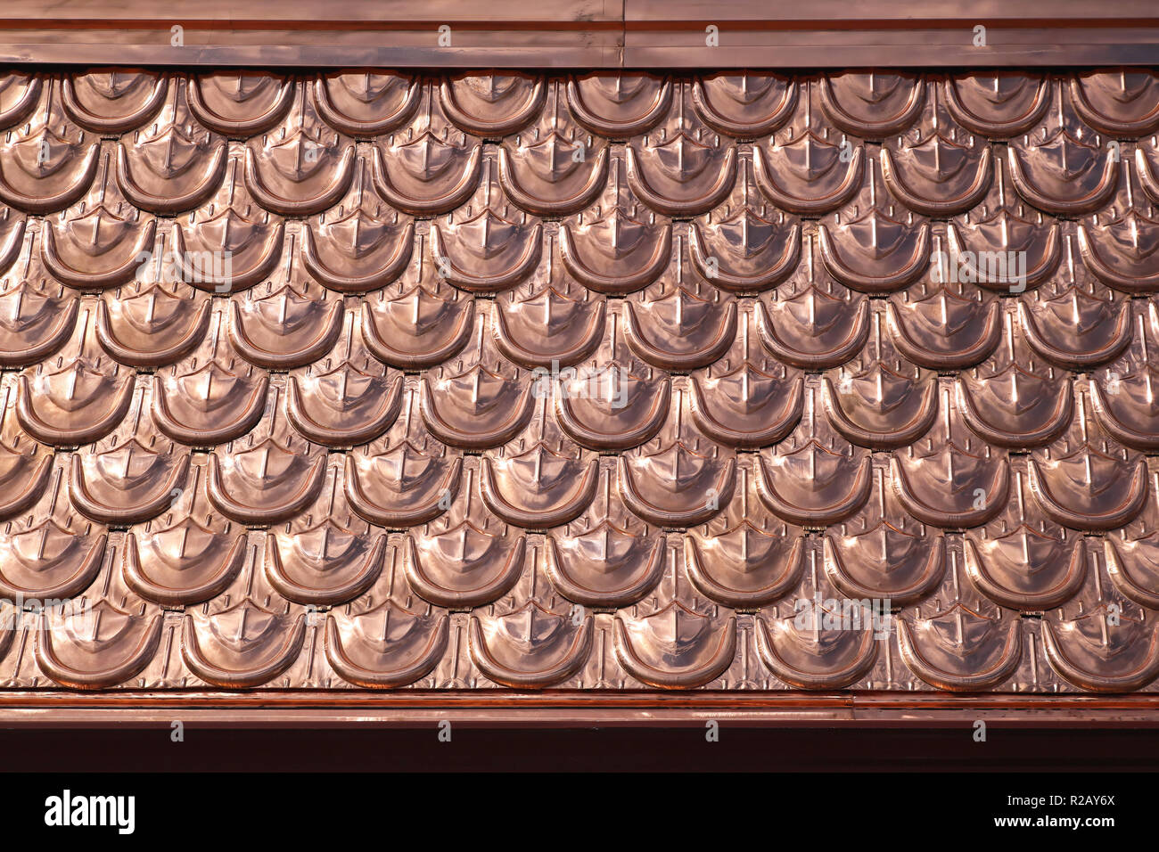 Dachschindeln Textur aus Kupfer Metall Stockfoto