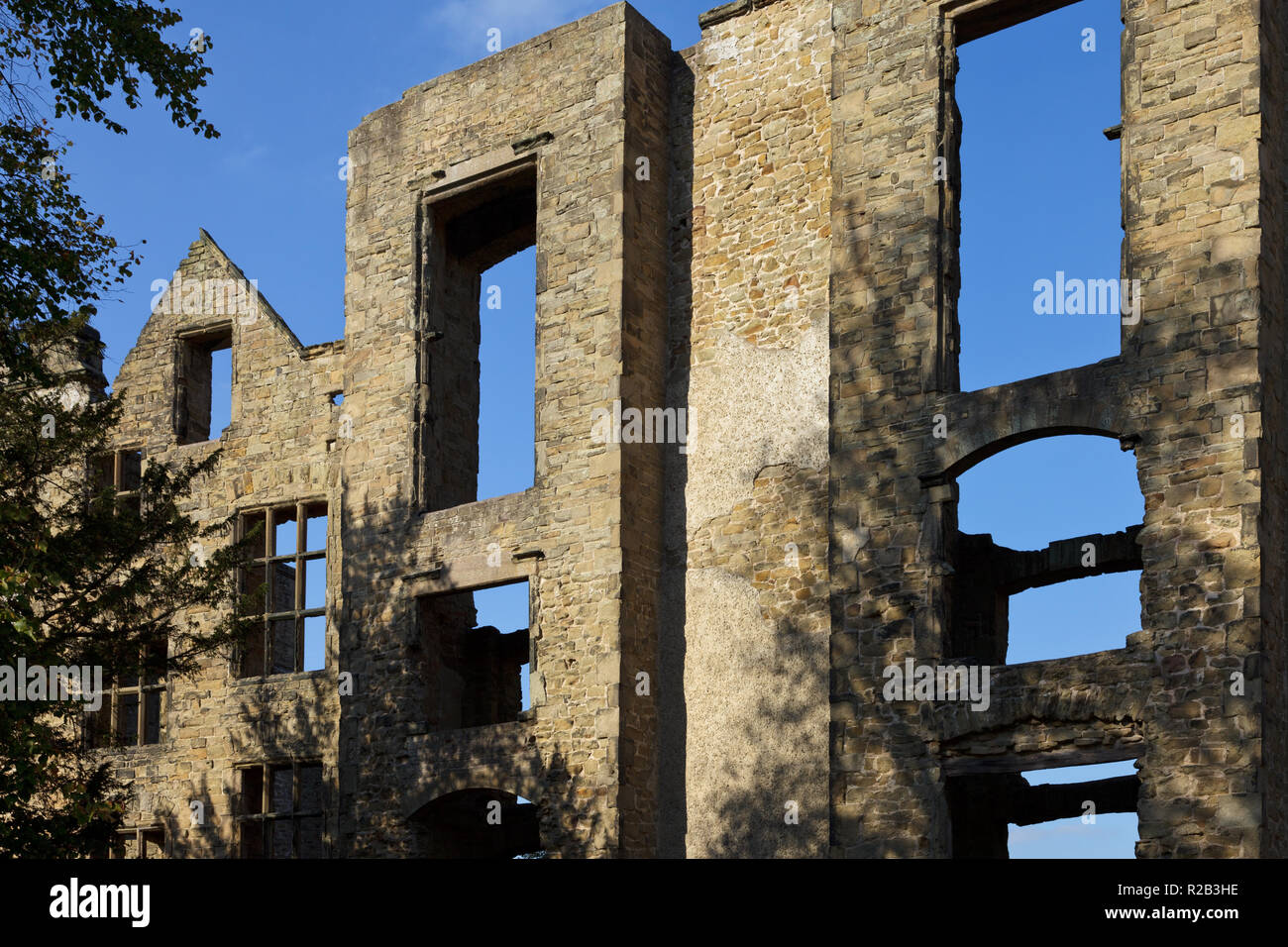 Hardwick alte Halle, 16. Jahrhundert manor Ruinen auf dem Gelände des Hardwick Hall Stockfoto