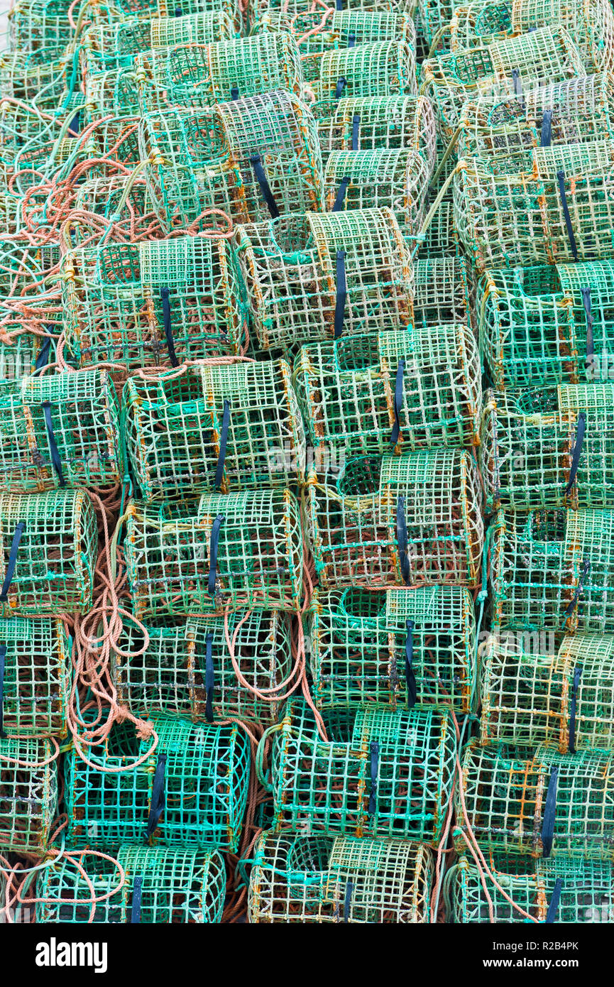 Boote und Netze, Fischerhafen, Albufeira, Algarve, Portugal Stockfoto