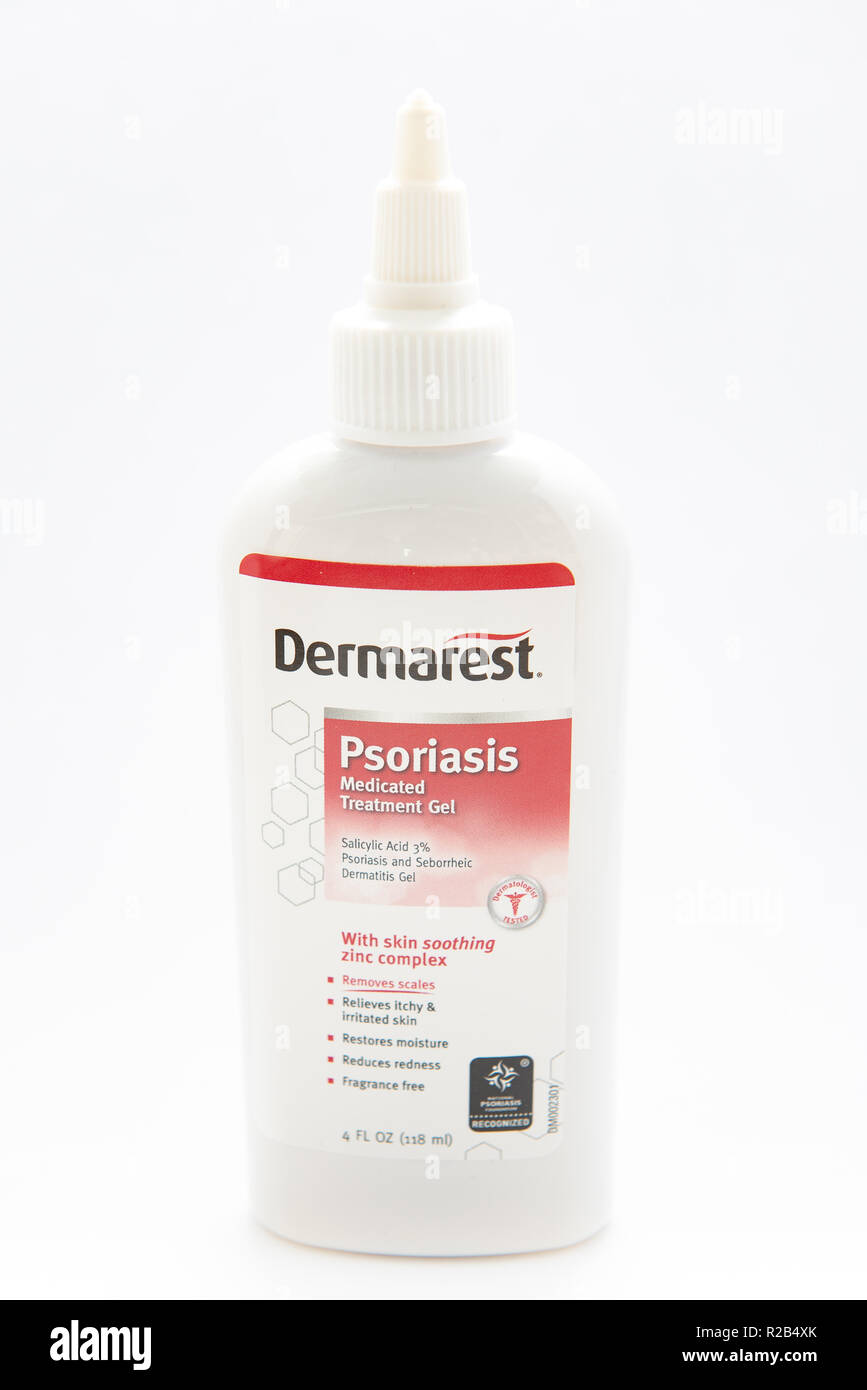 Eine weiße Flasche Dermarest Psoriasis medizinische Behandlung Gel mit Haut beruhigenden Zink komplex. Stockfoto